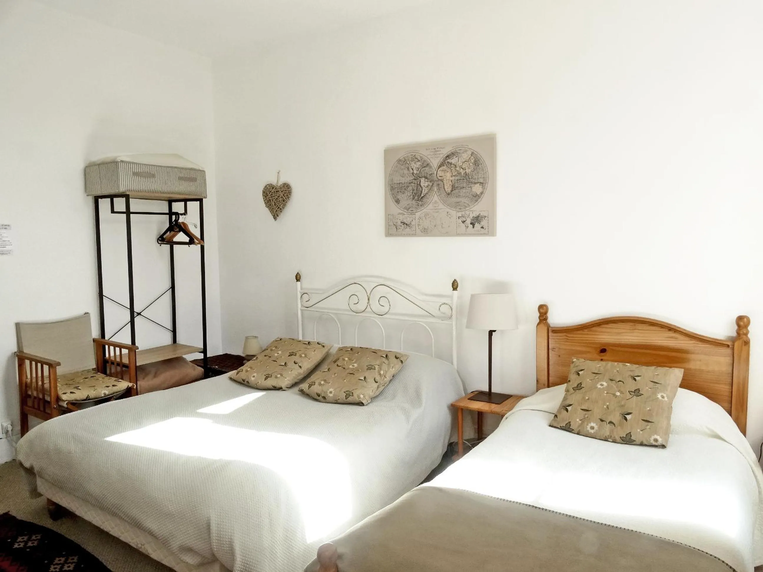 Bed in Maison de Fortitude Chambres d'hotes