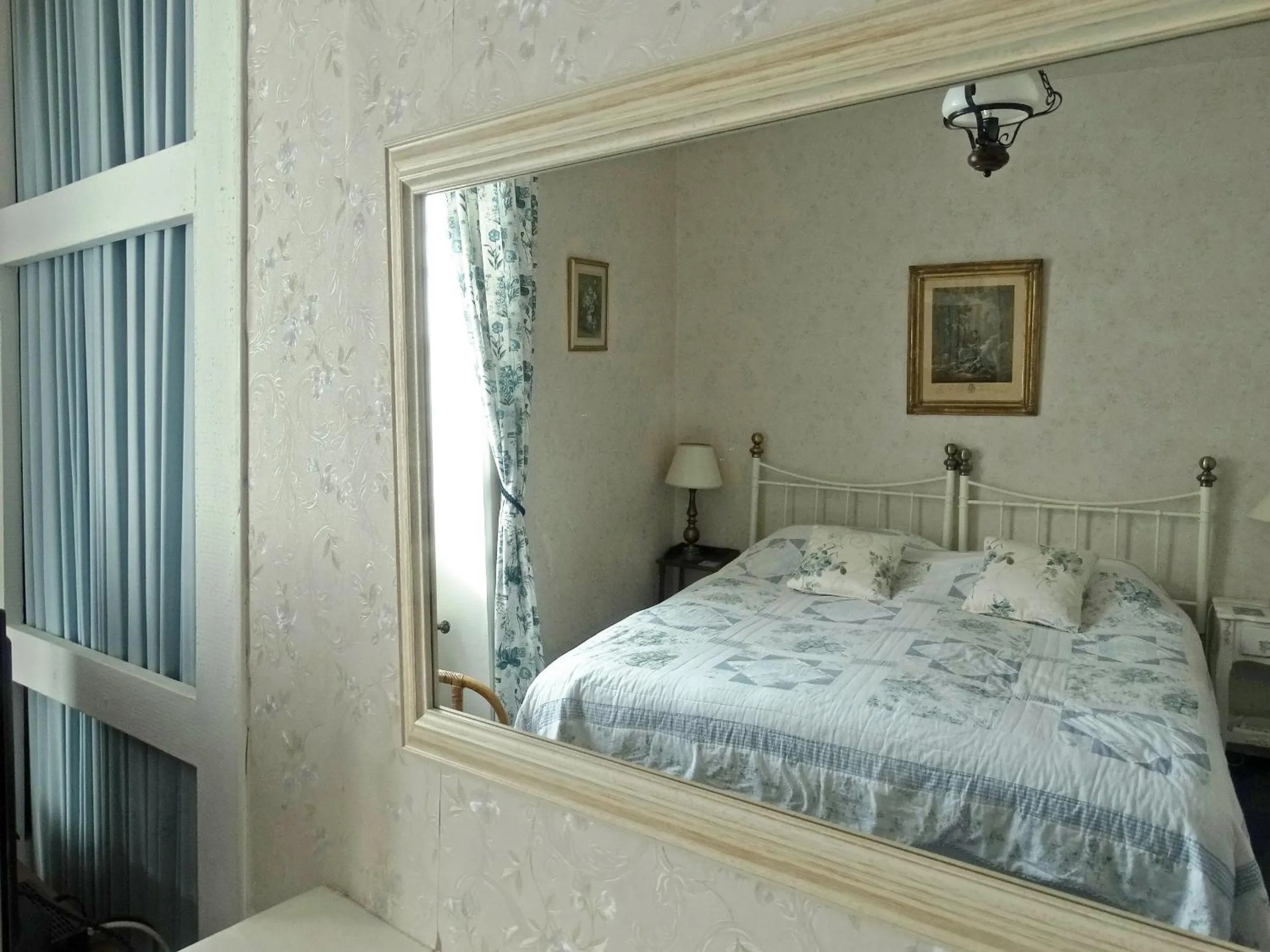 Bed in Maison de Fortitude Chambres d'hotes