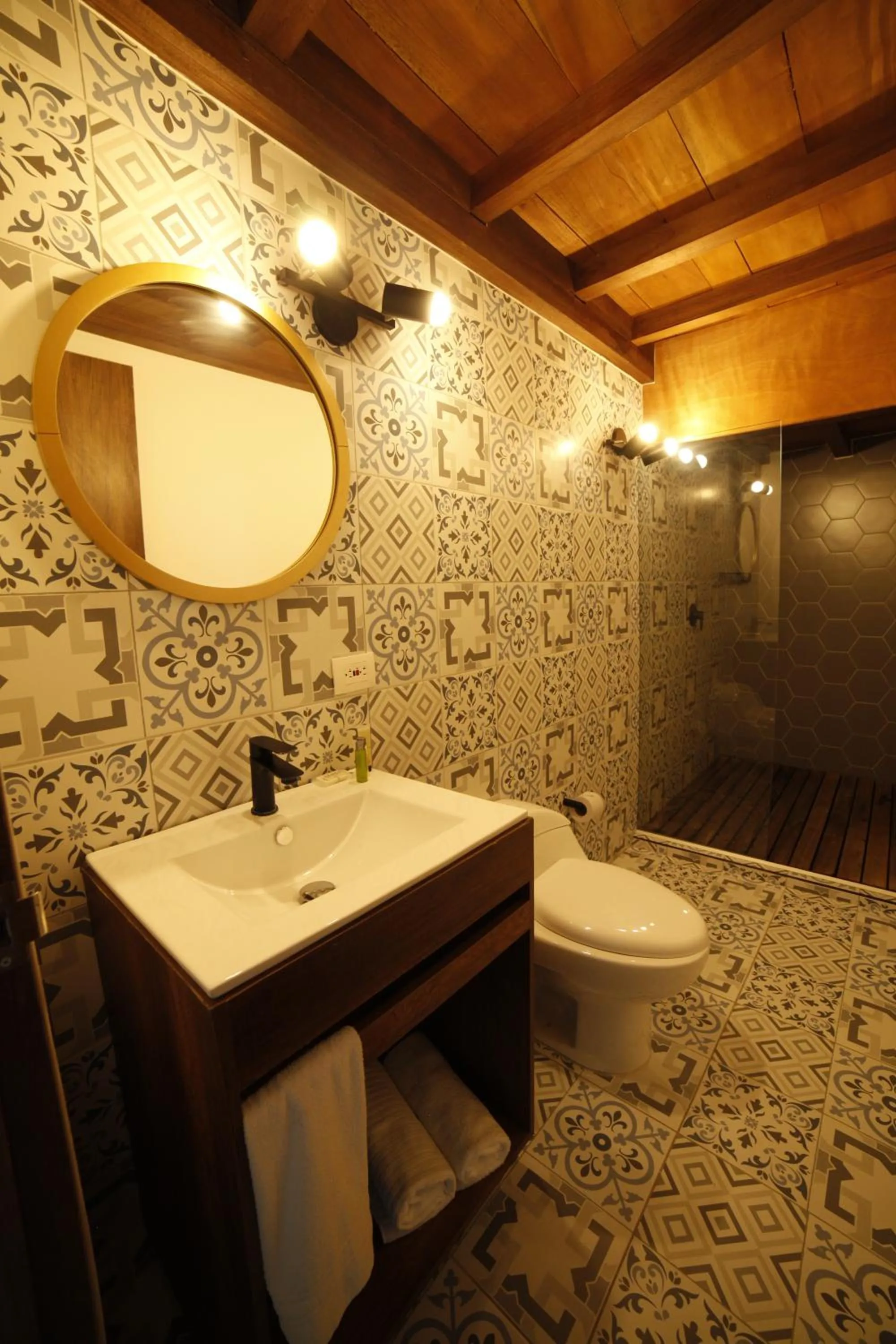 Shower in Soy Local Centro Histórico