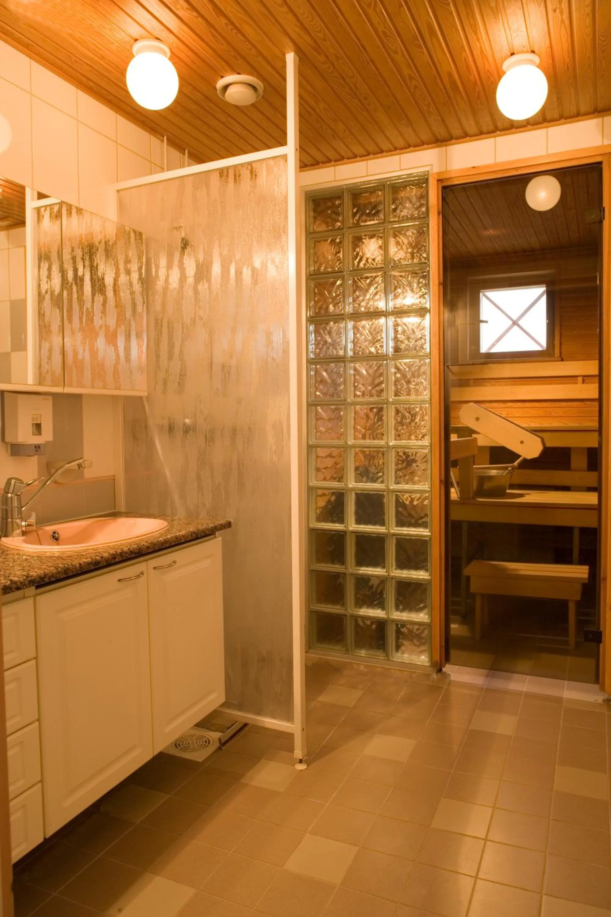 Bathroom in Santa's Hotel Tunturi