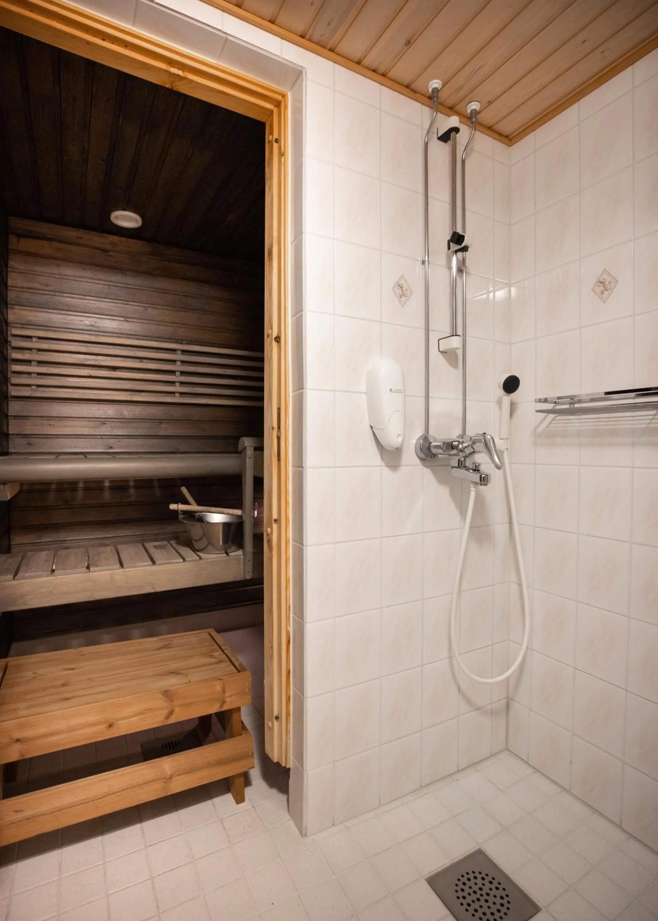 Shower in Santa's Hotel Tunturi