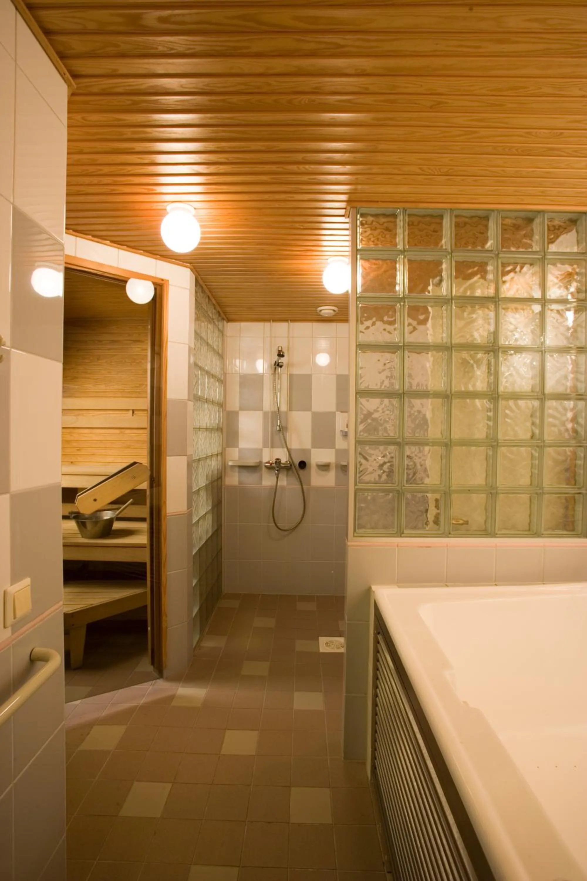 Bathroom, Bed in Santa's Hotel Tunturi