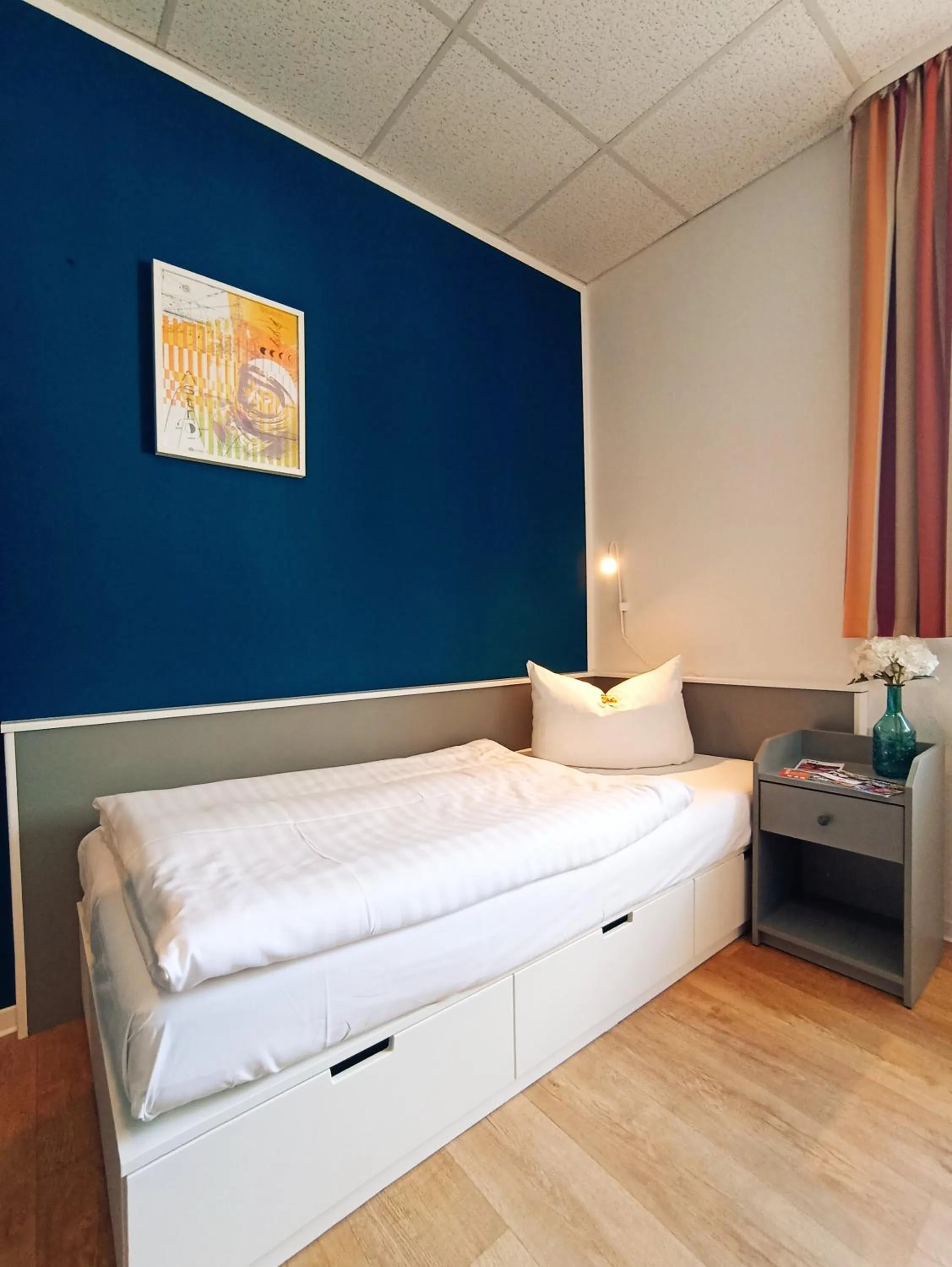 Photo of the whole room, Bed in City Hotel