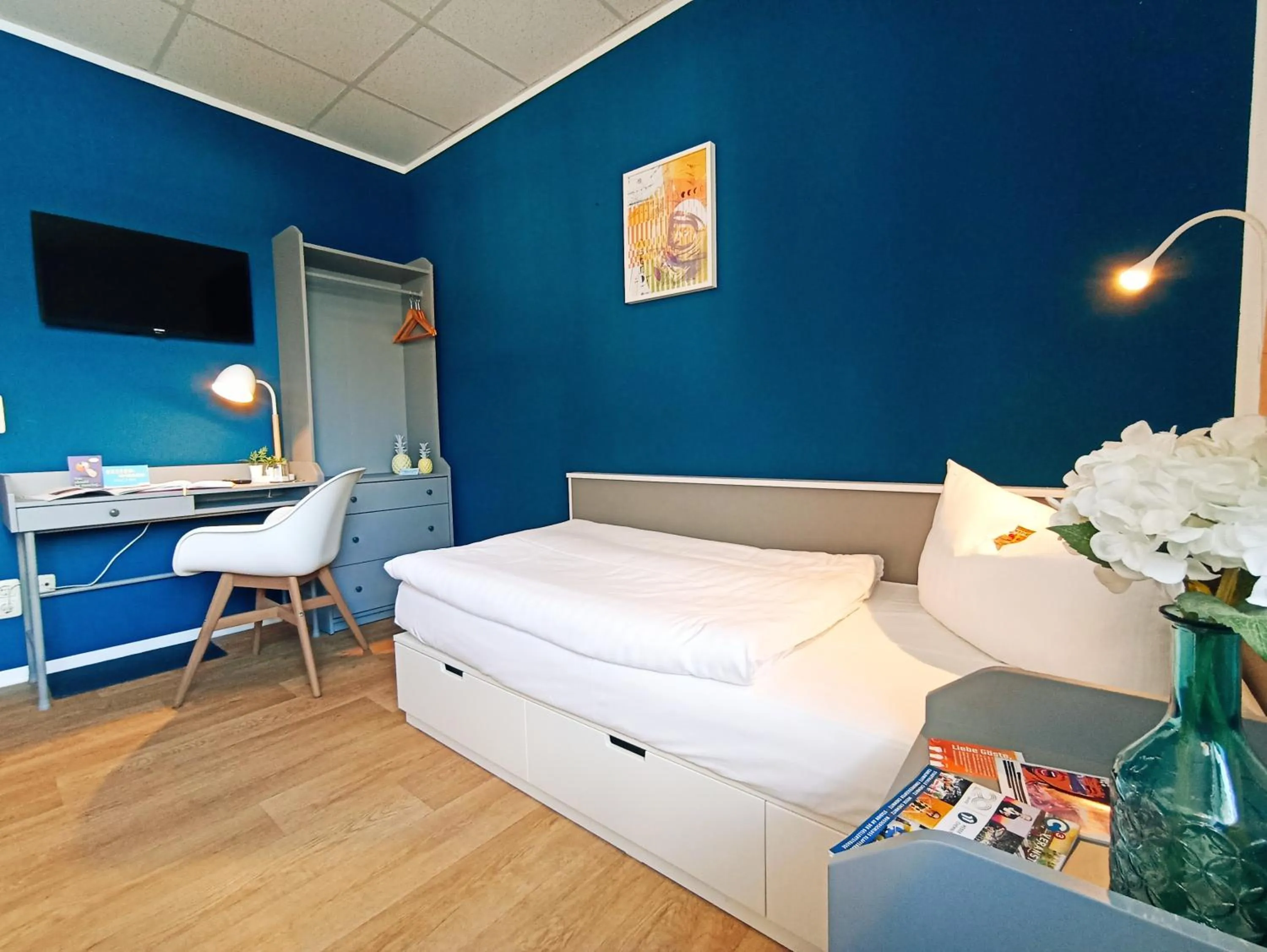 Photo of the whole room, Bed in City Hotel