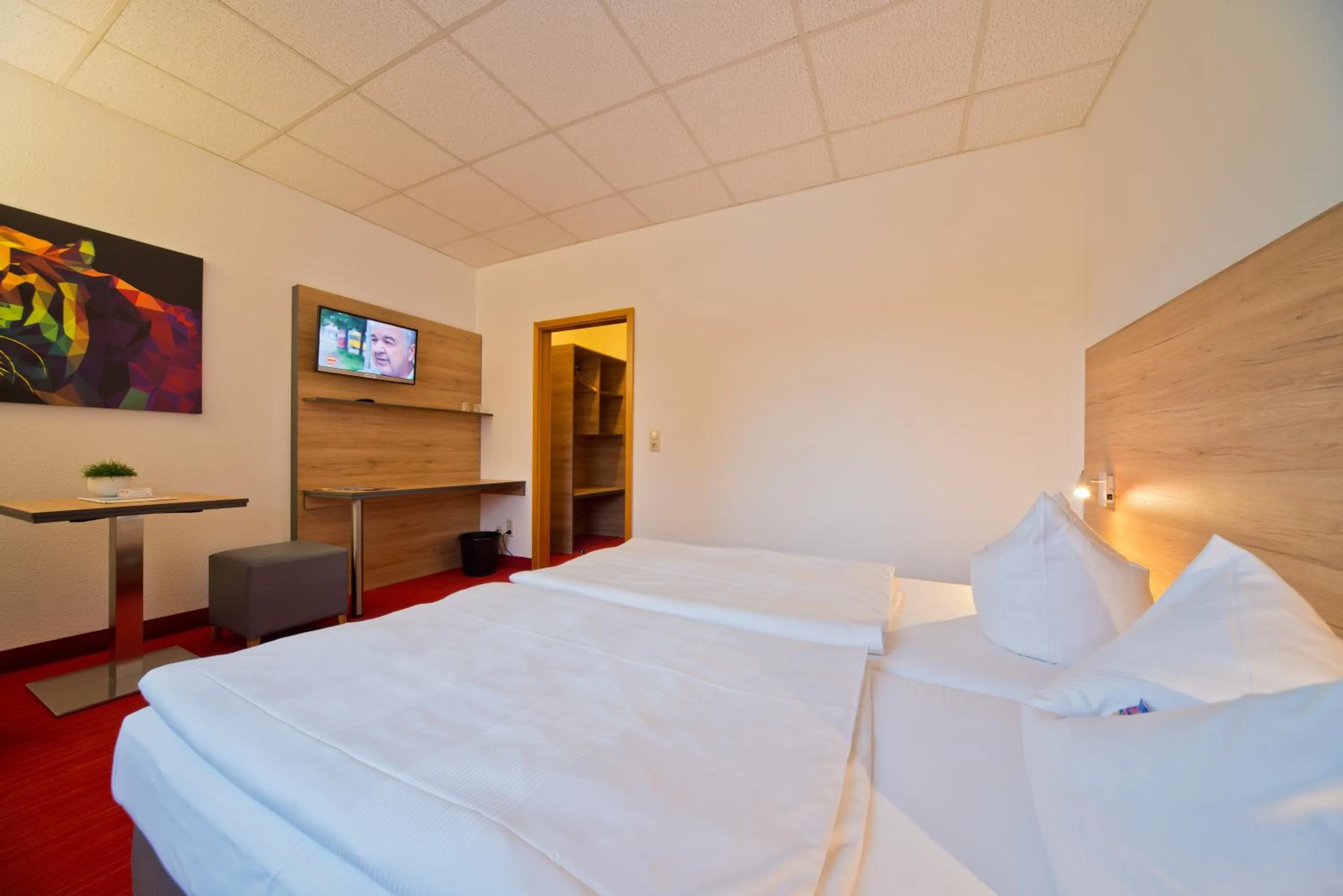 Photo of the whole room, Bed in City Hotel