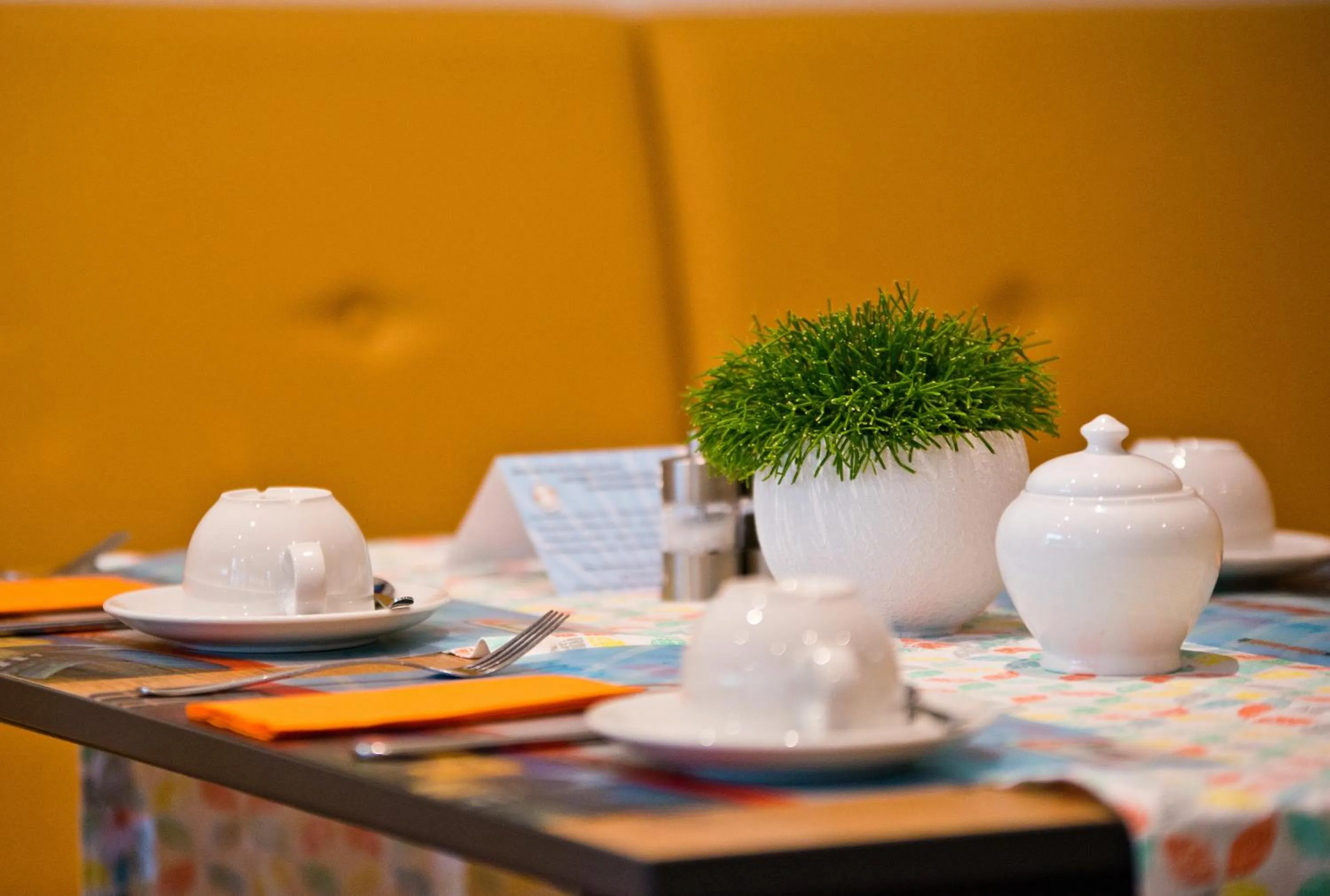 Restaurant/places to eat in City Hotel