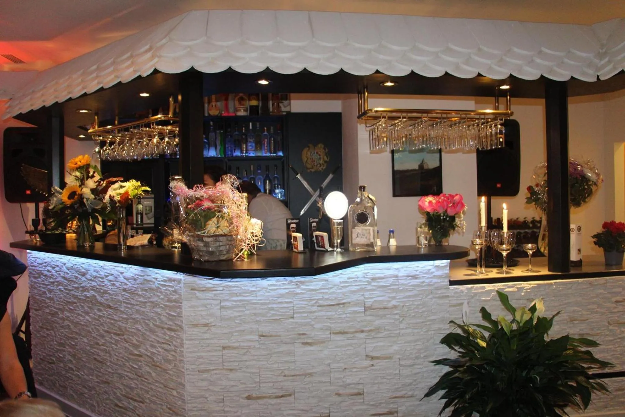 Restaurant/places to eat in City Hotel