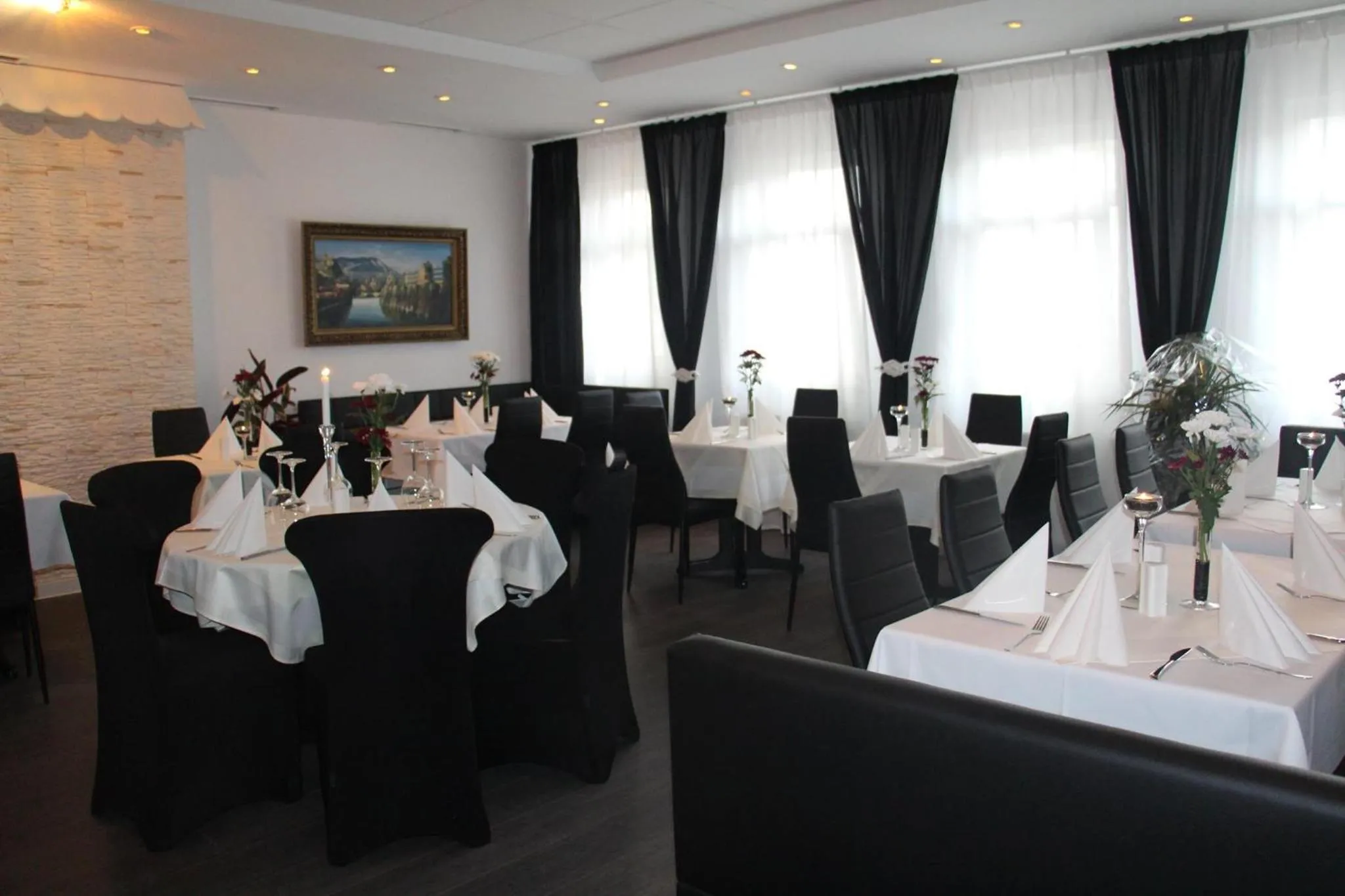 Restaurant/places to eat in City Hotel