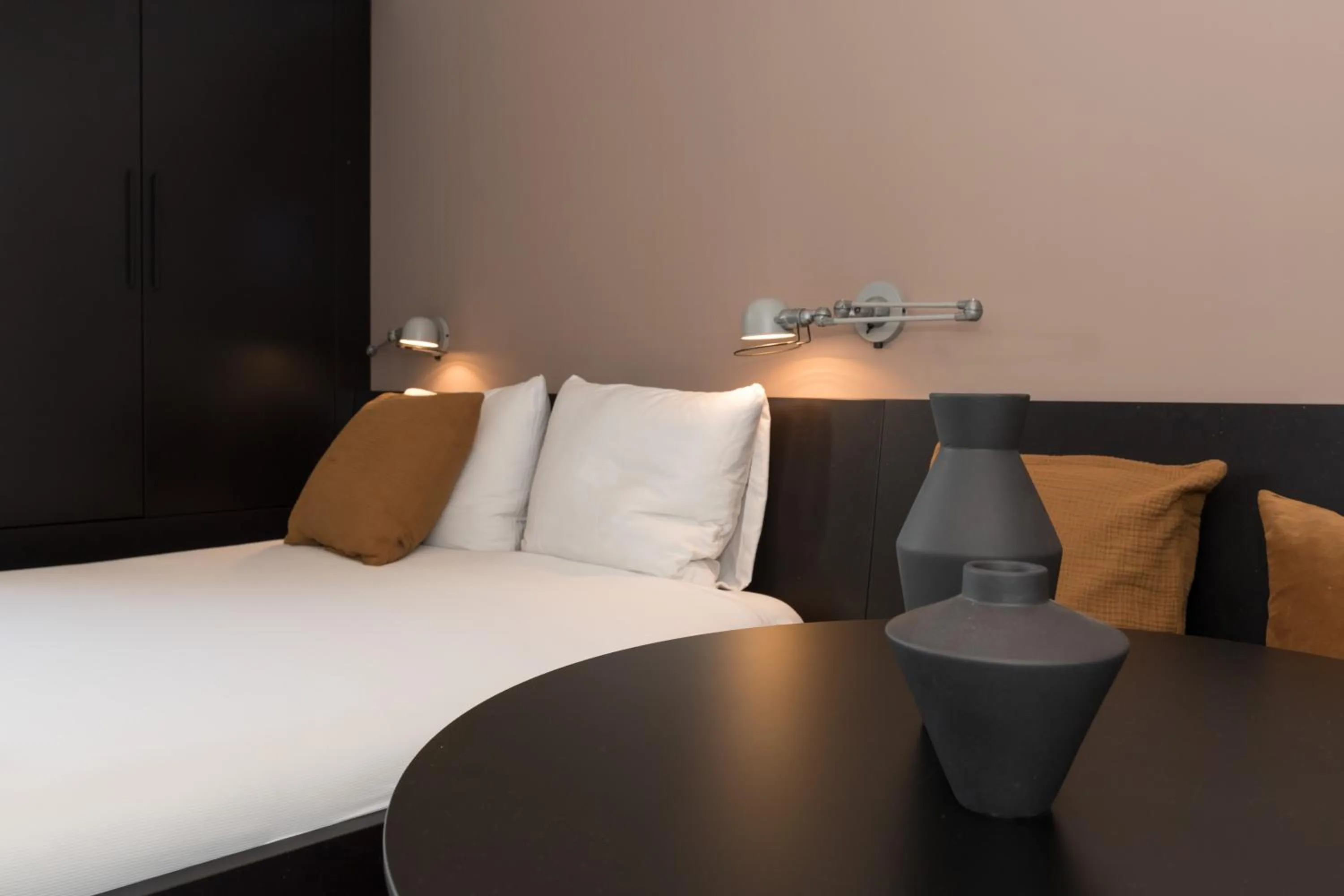 Bed in City centre studio canal belt