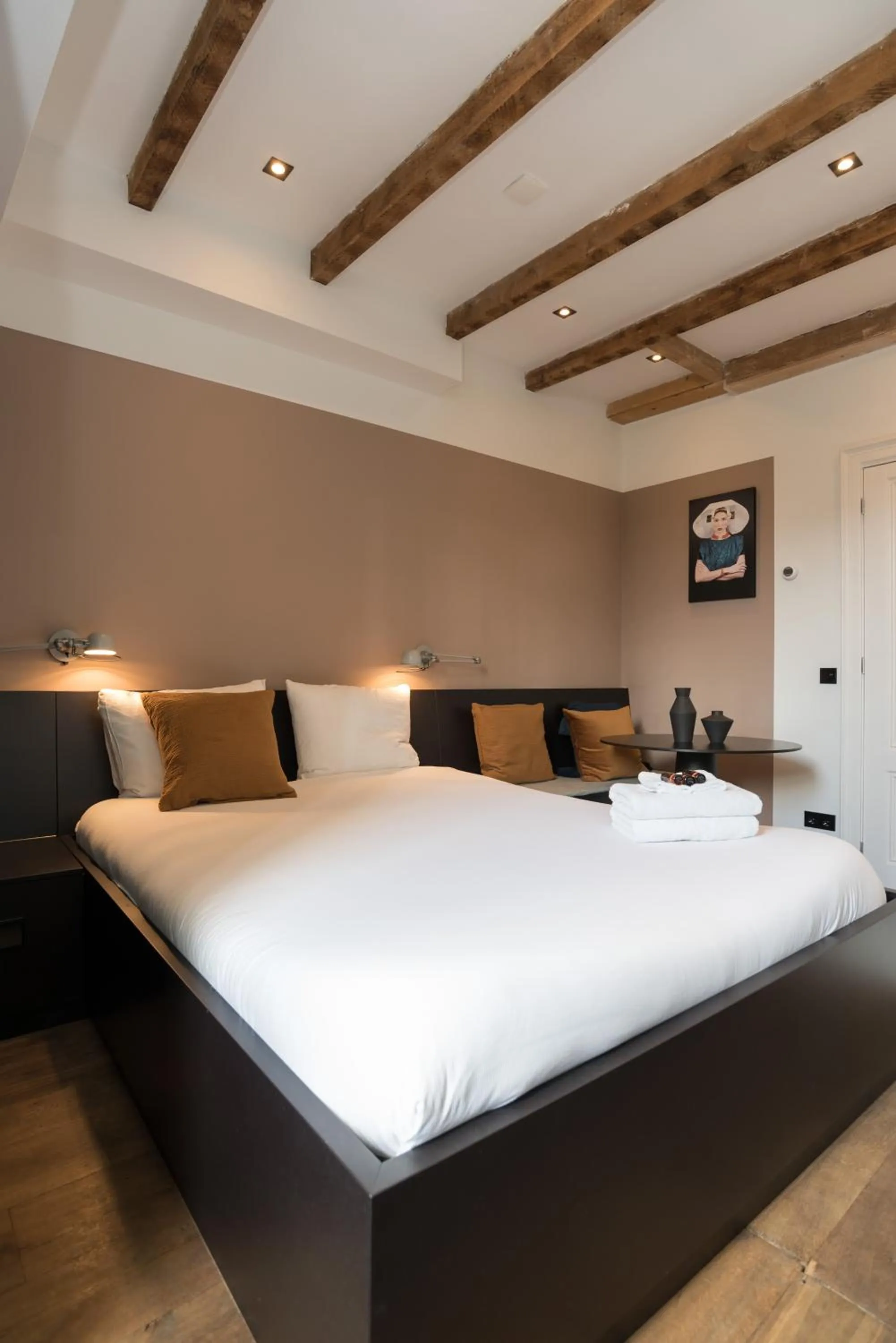 Bed in City centre studio canal belt