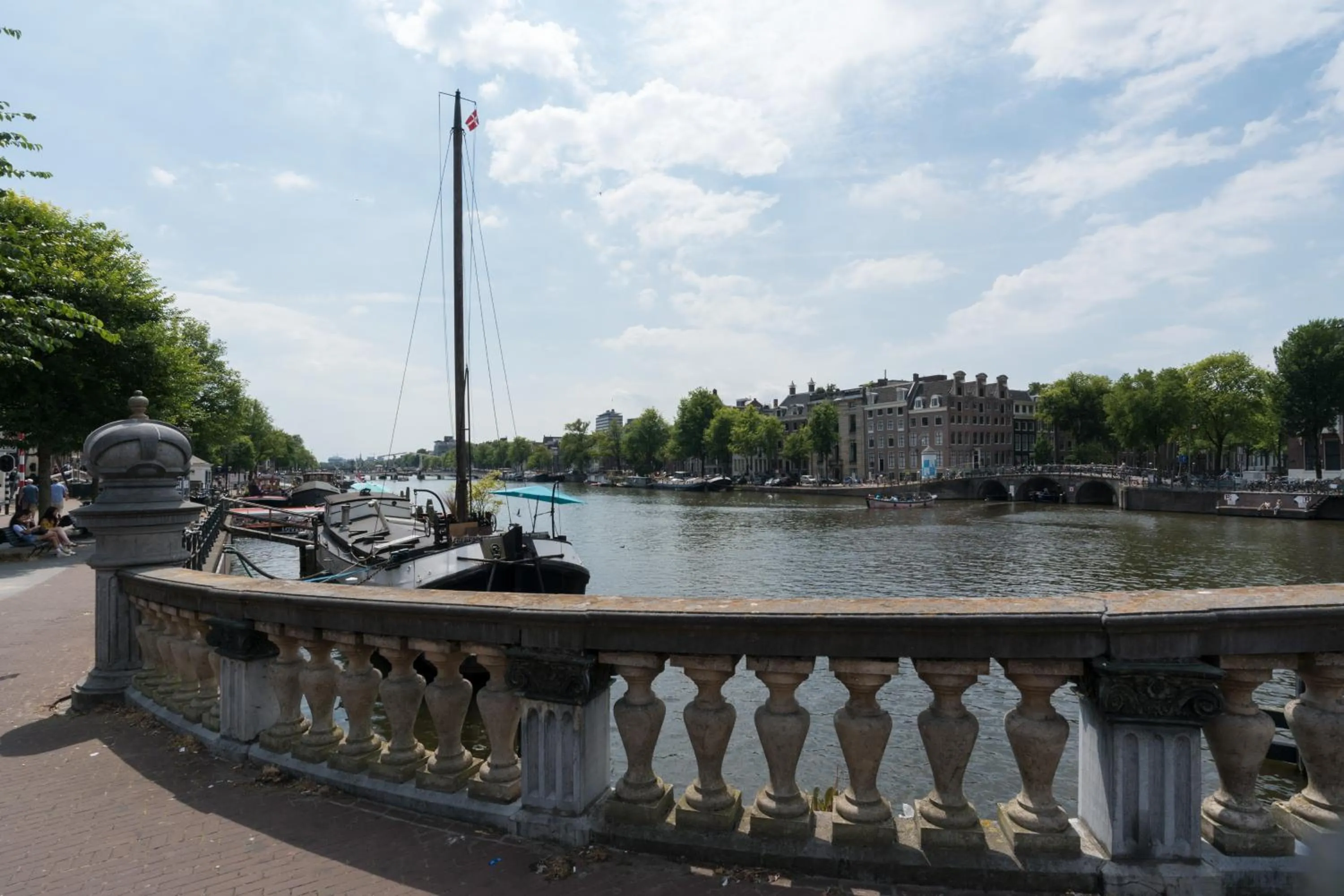 Property building in City centre studio canal belt