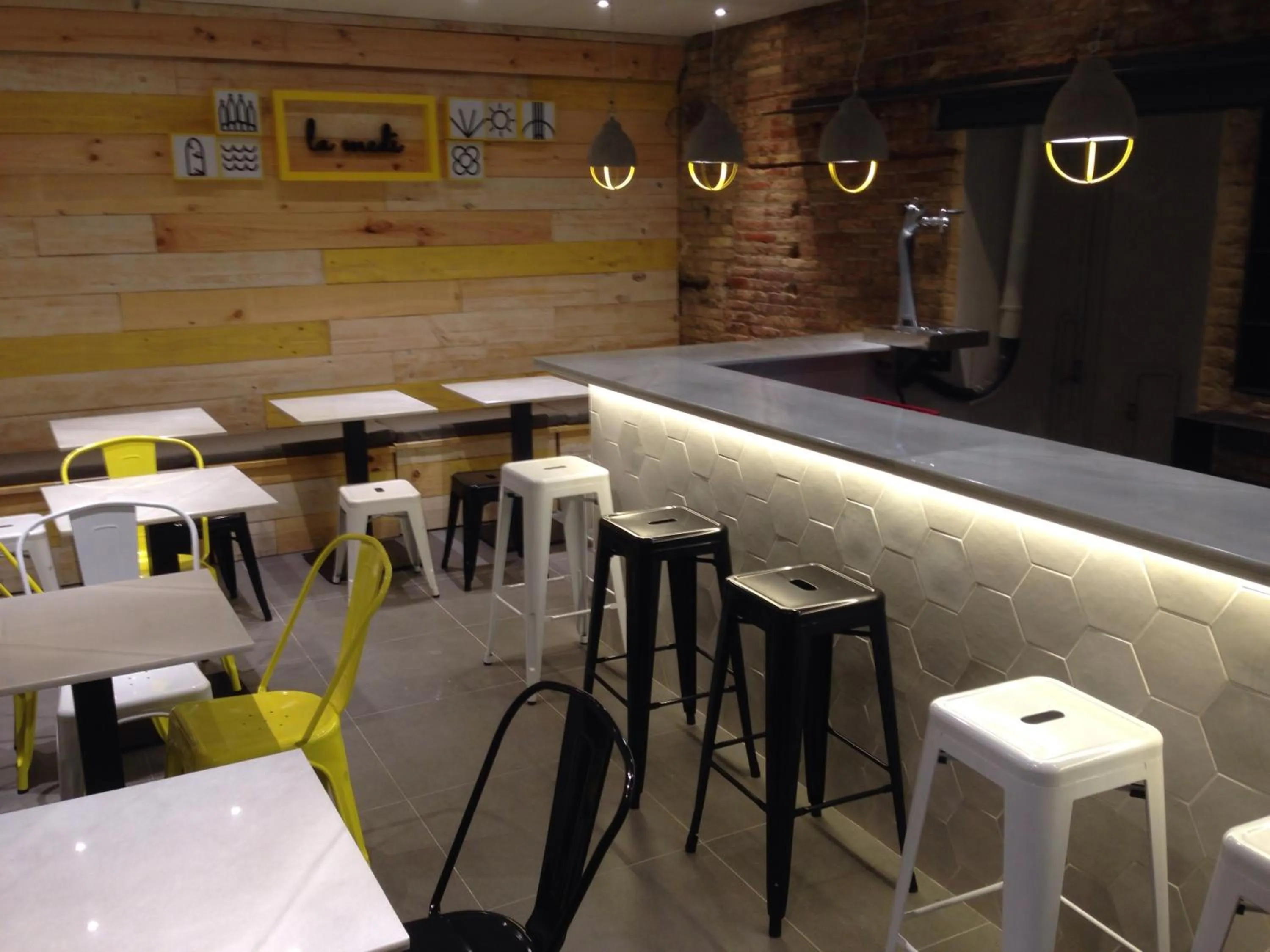 Lounge or bar in Alguera Apartments Napols