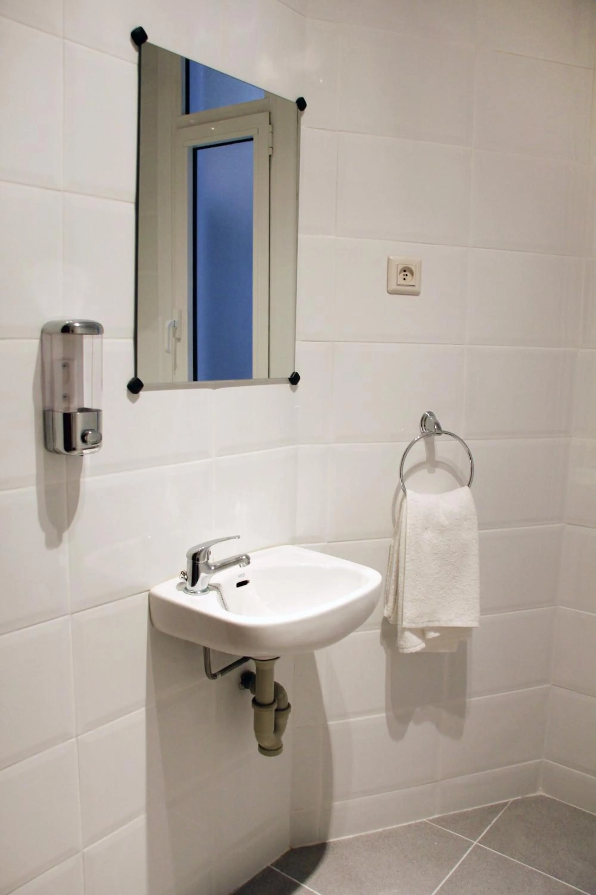 Bathroom in Alguera Apartments Napols