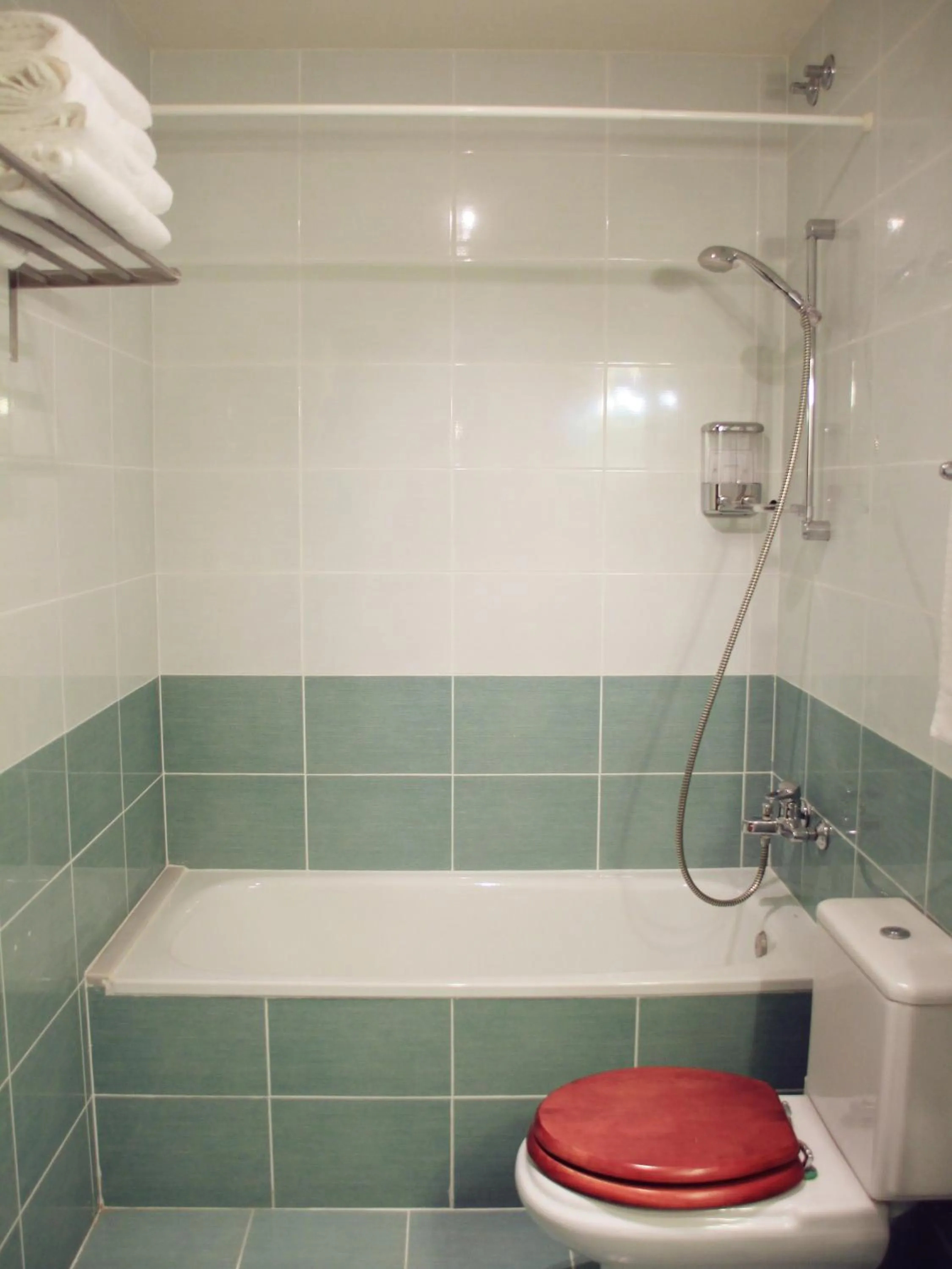 Bathroom in Alguera Apartments Napols