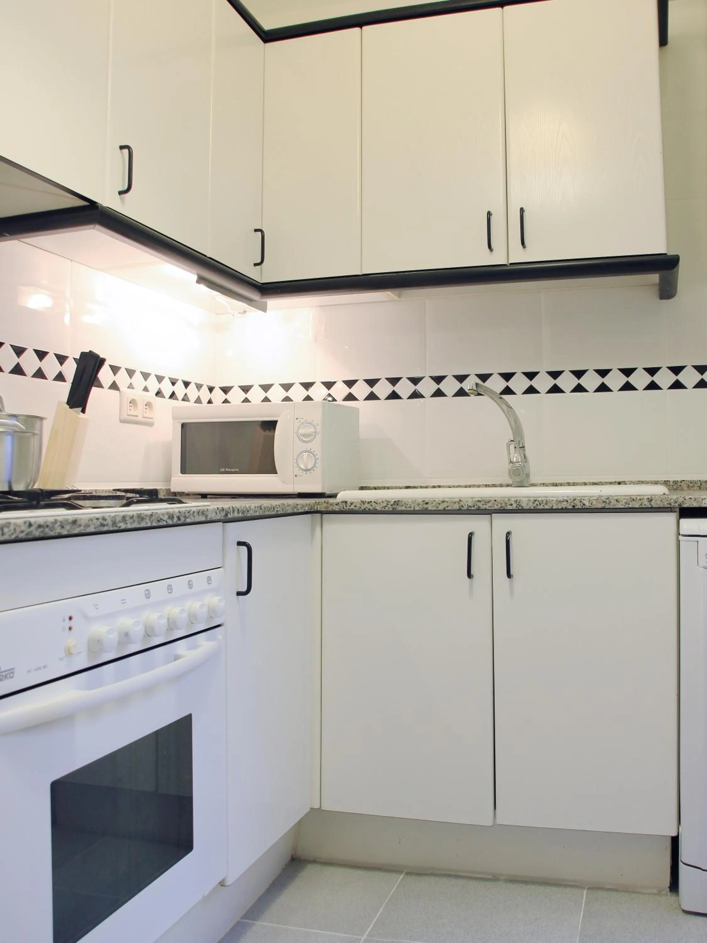 Kitchen or kitchenette in Alguera Apartments Napols