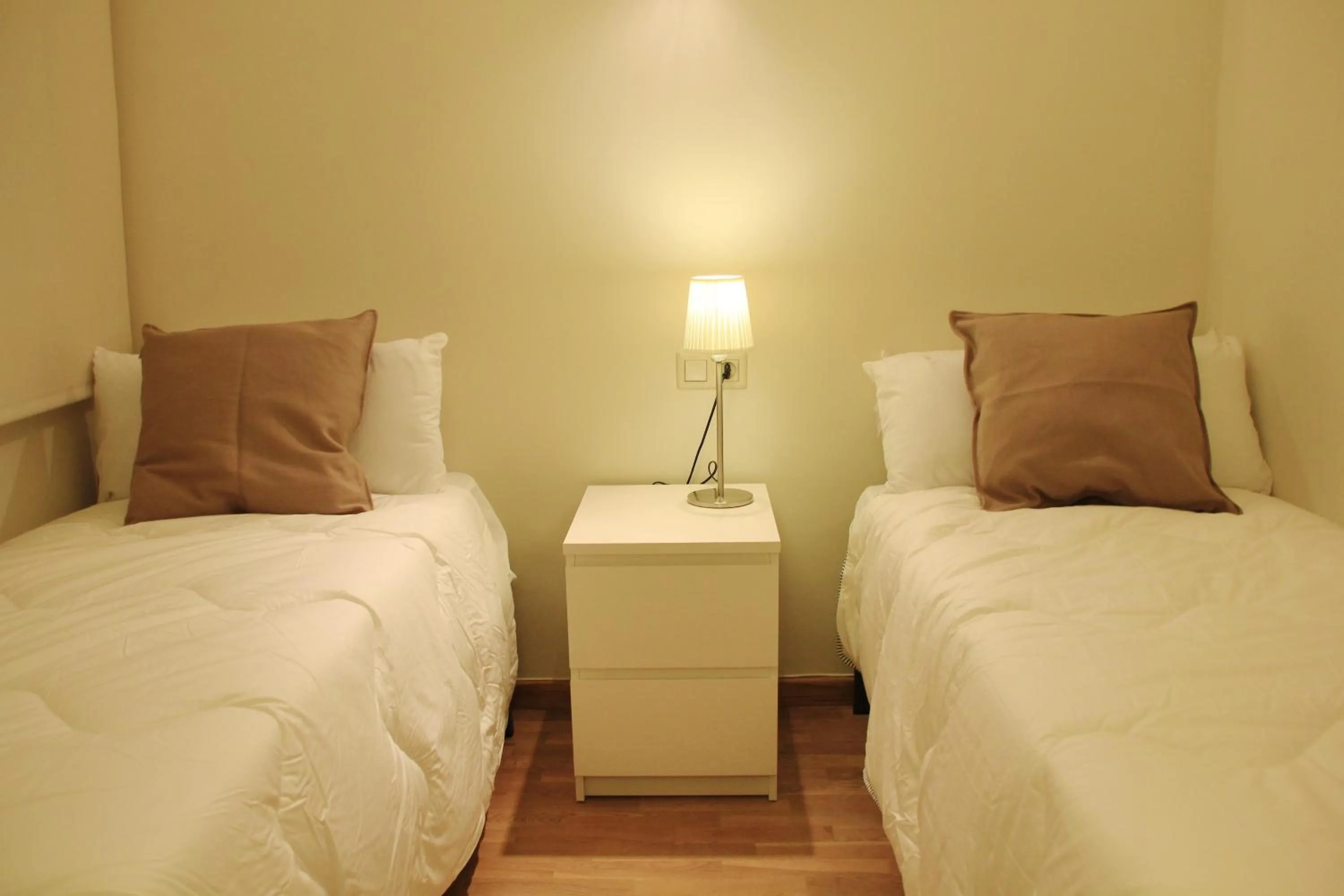 Photo of the whole room, Bed in Alguera Apartments Napols