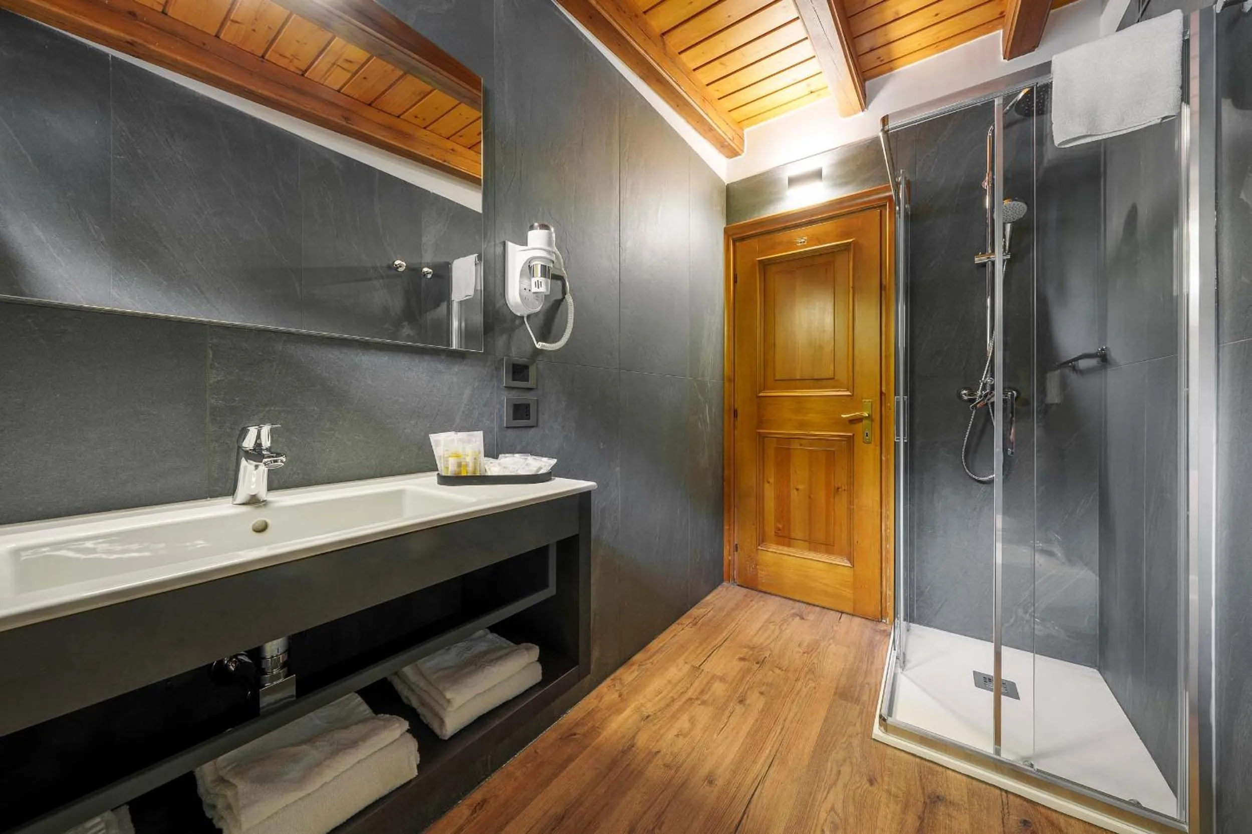 Shower in Nord Hotel