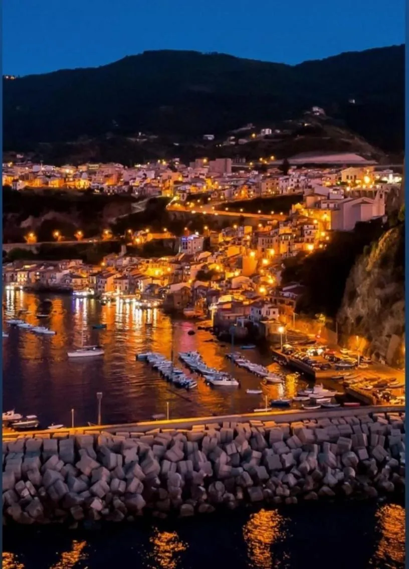 Property building in Romeo e Giulietta Scilla