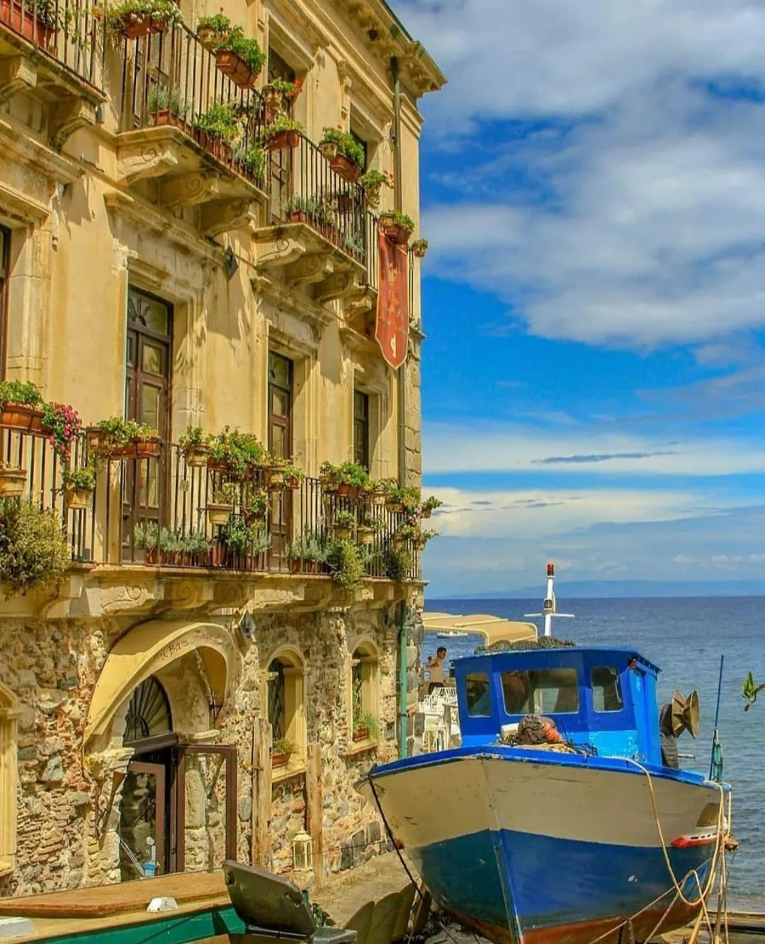 Property building in Romeo e Giulietta Scilla