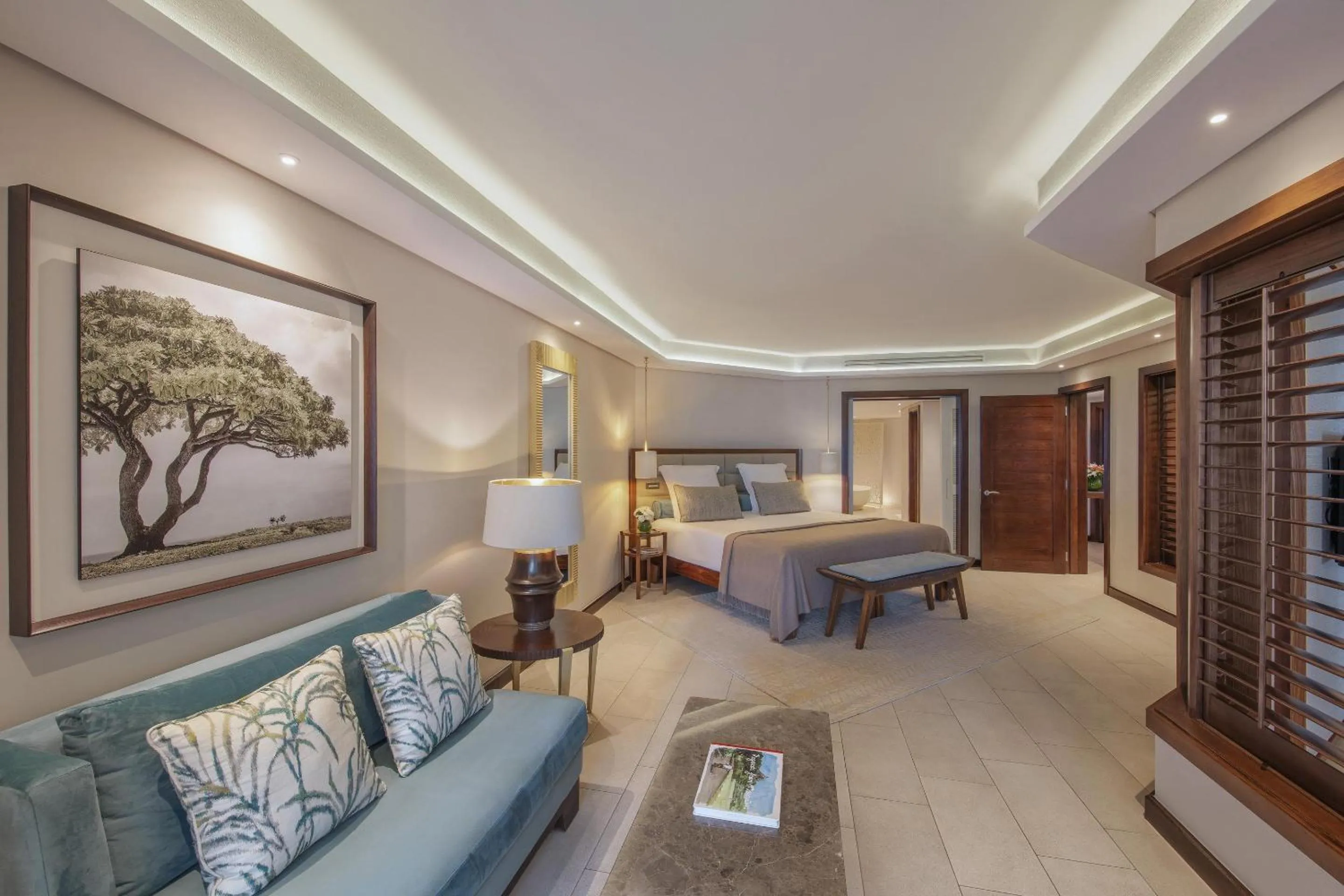 Bed in Royal Palm Beachcomber Luxury