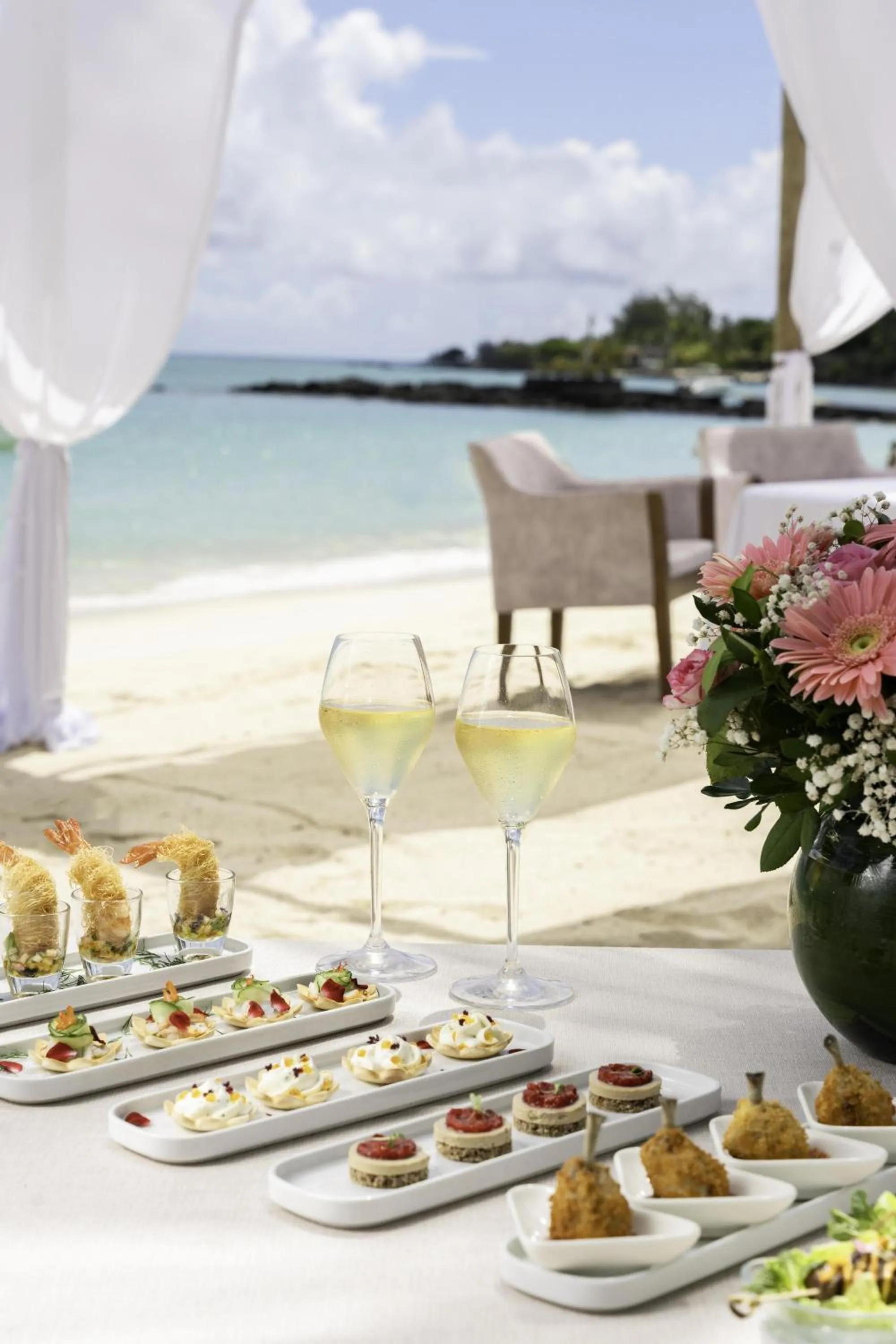 Food and drinks in Royal Palm Beachcomber Luxury