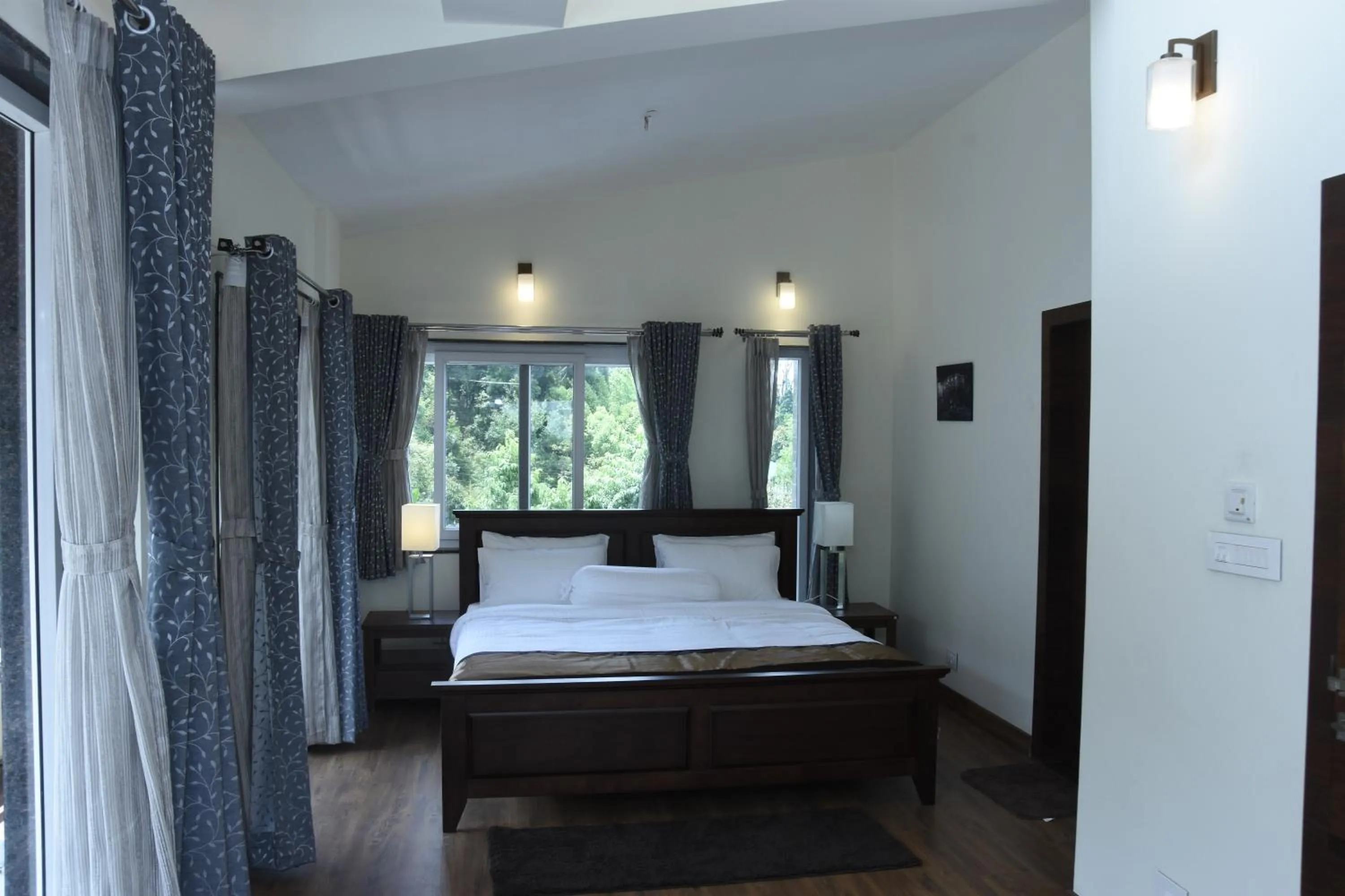 Photo of the whole room, Bed in Nirvana Retreat