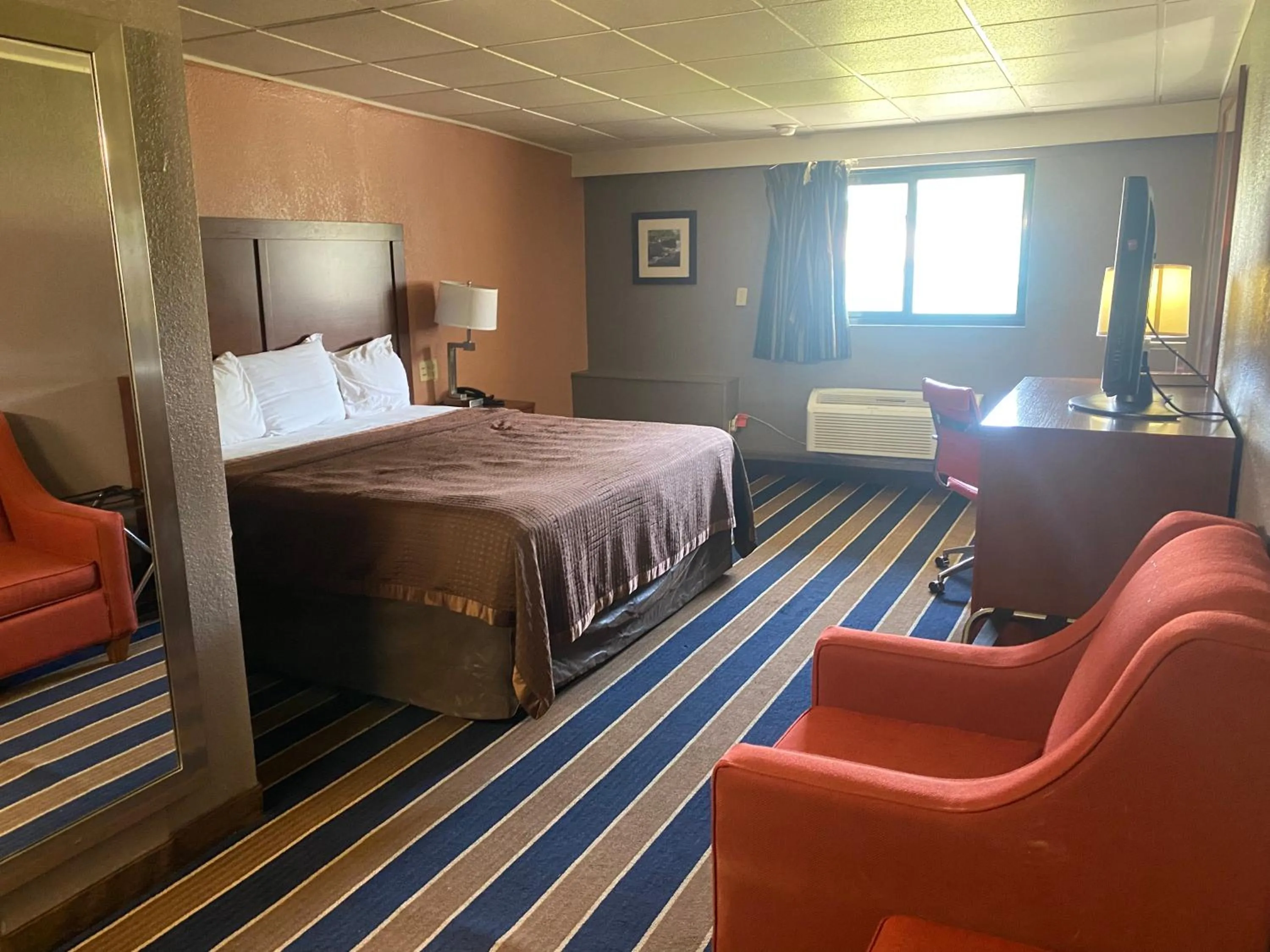 Economy Inn North Randall