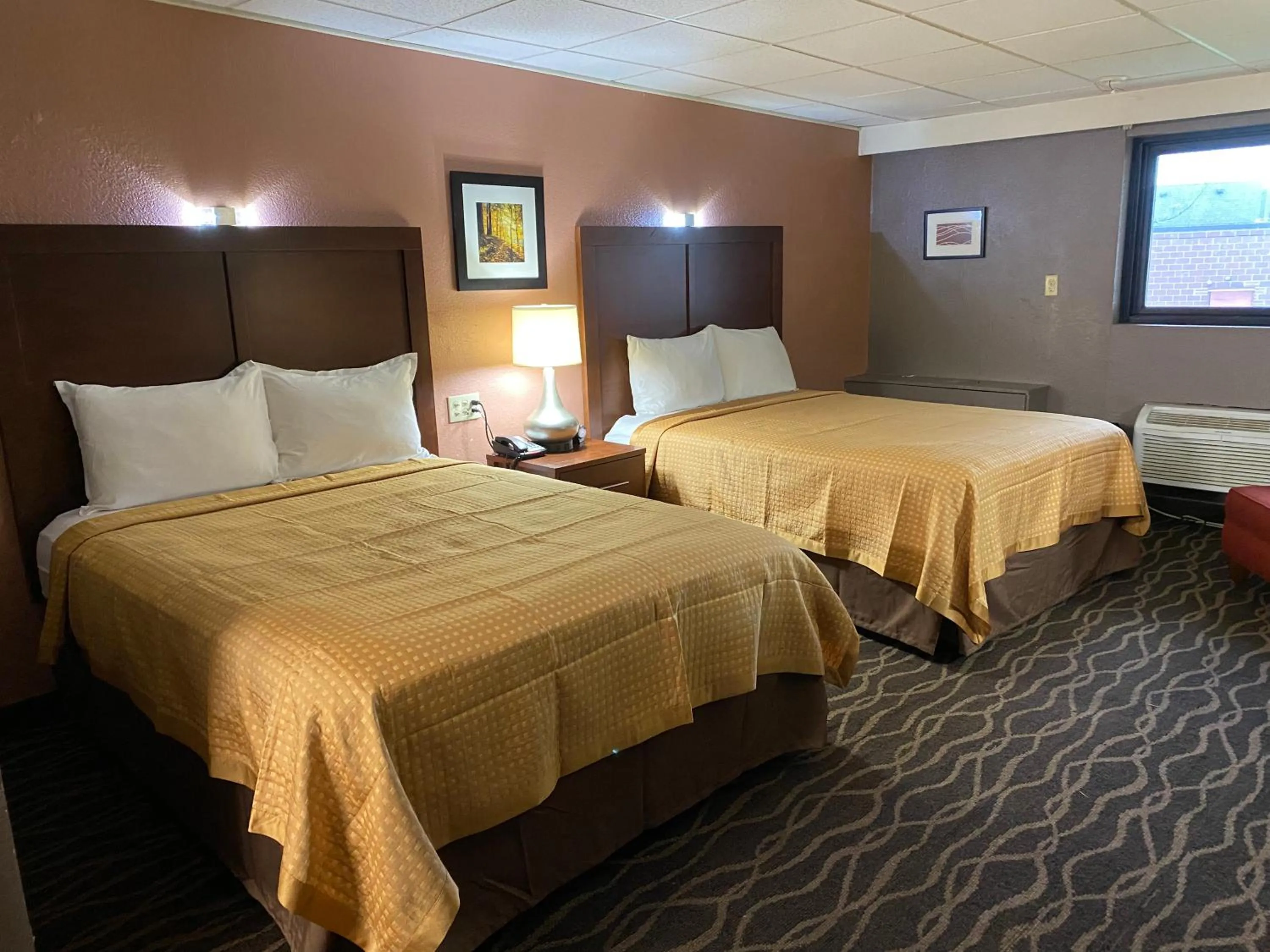 Economy Inn North Randall