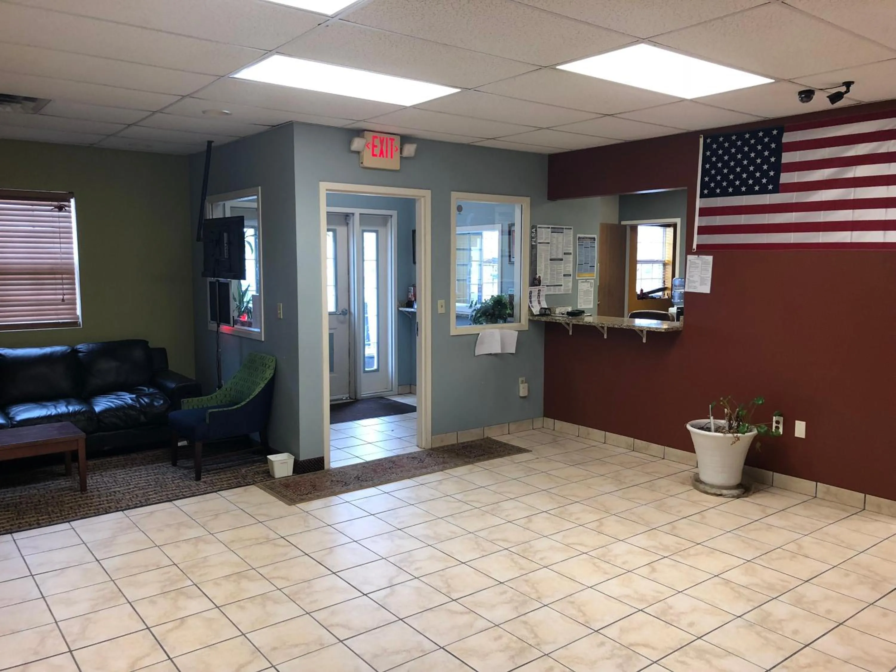 Lobby or reception in Economy Inn North Randall