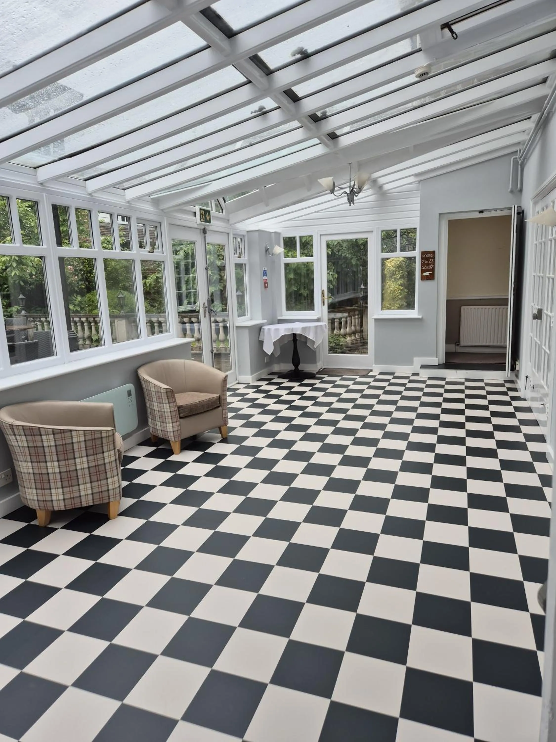 Area and facilities in Warren Lodge