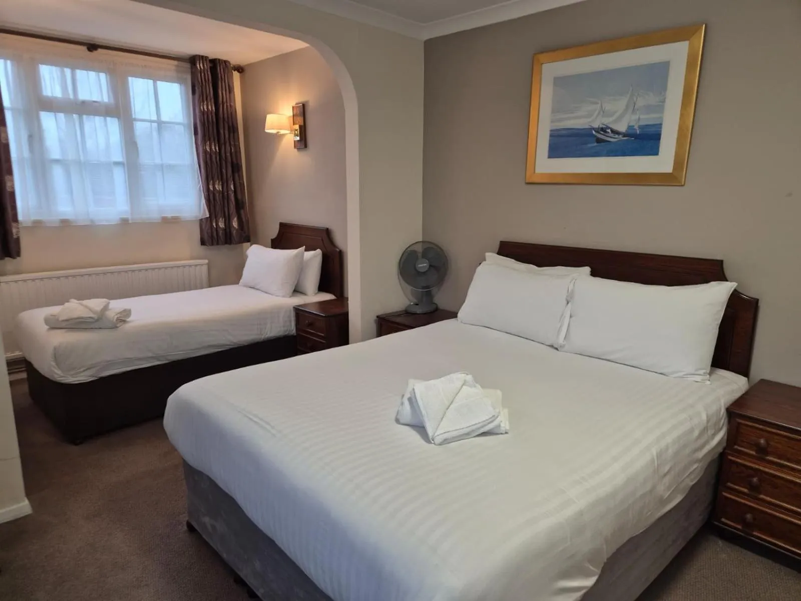 Bedroom, Bed in Warren Lodge