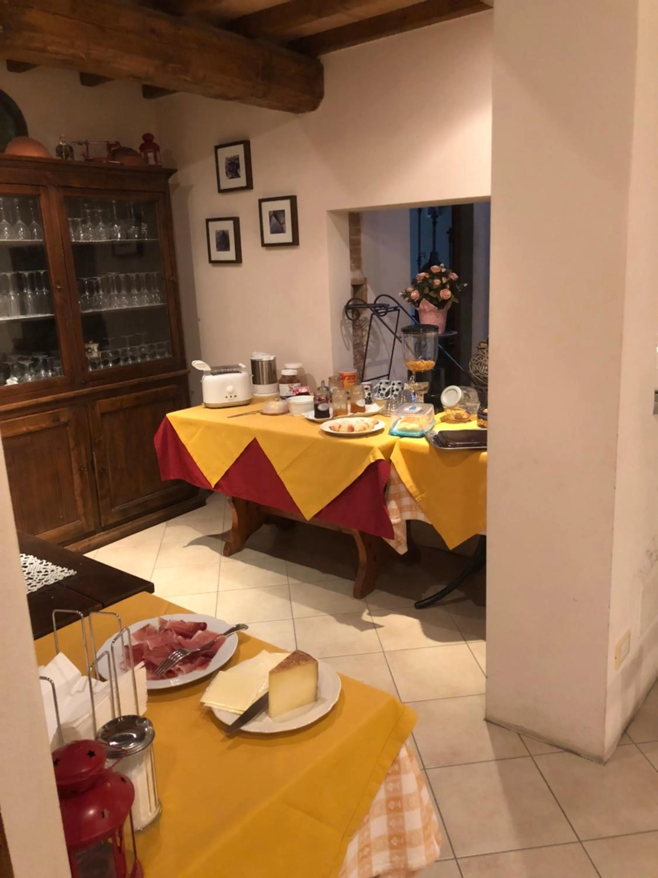 Buffet breakfast in Tenuta dei Cavalieri
