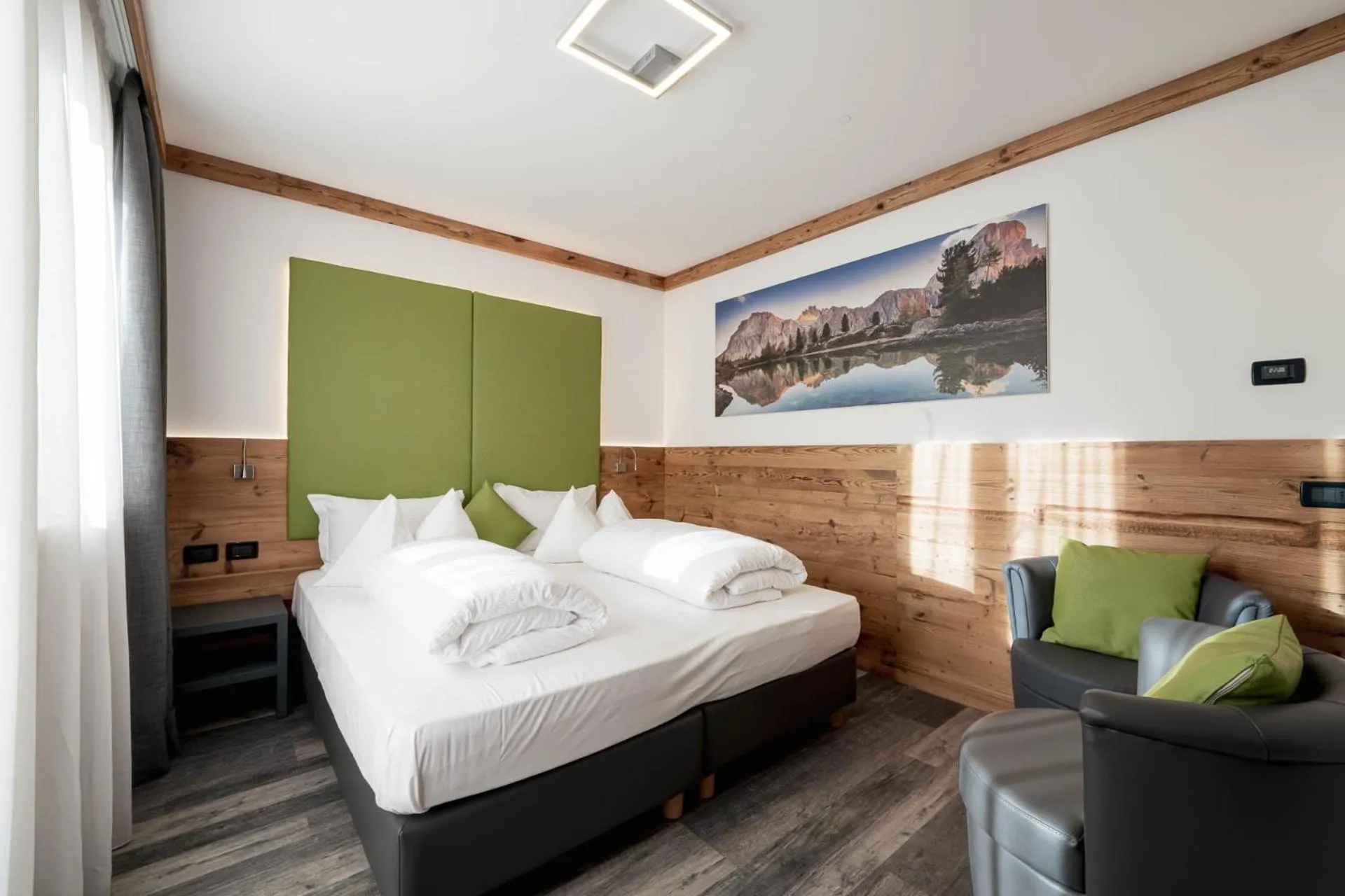 Bedroom, Bed in Hotel Chalet Sas Morin