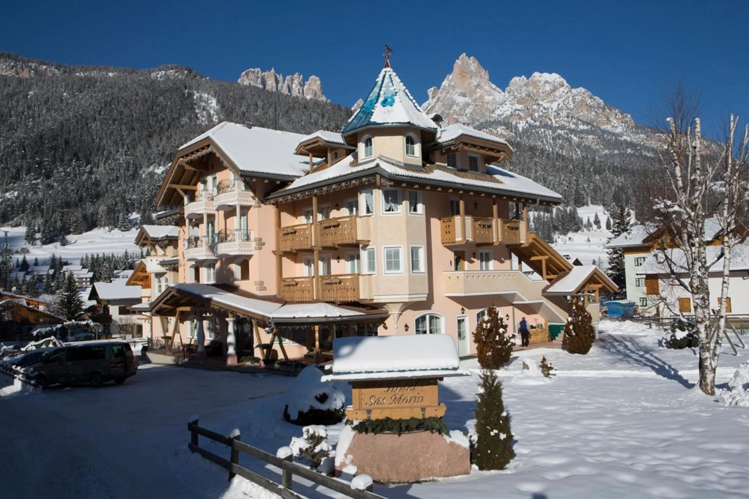 Property building in Hotel Chalet Sas Morin