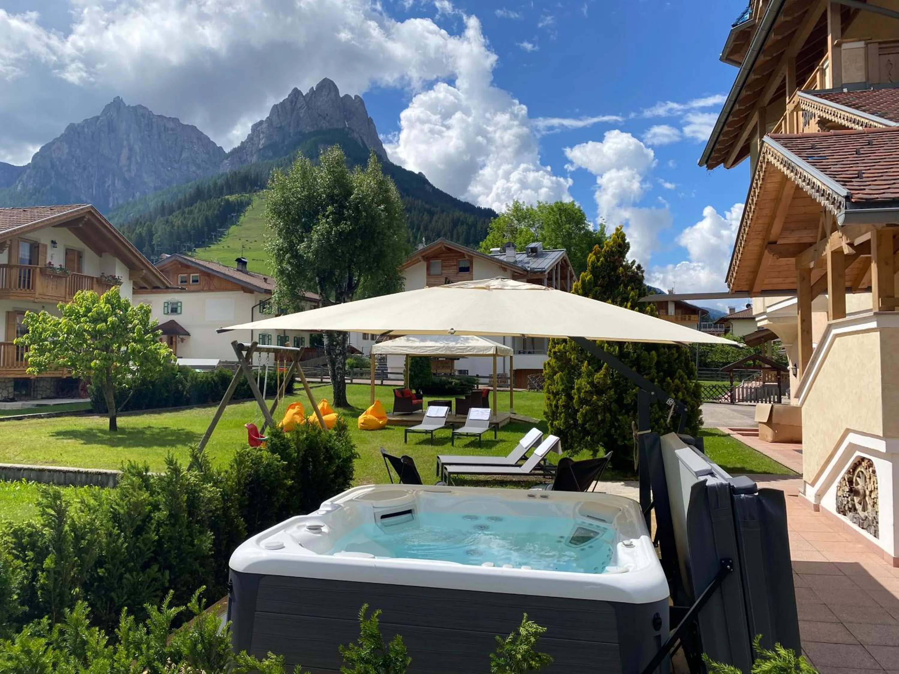 Garden in Hotel Chalet Sas Morin