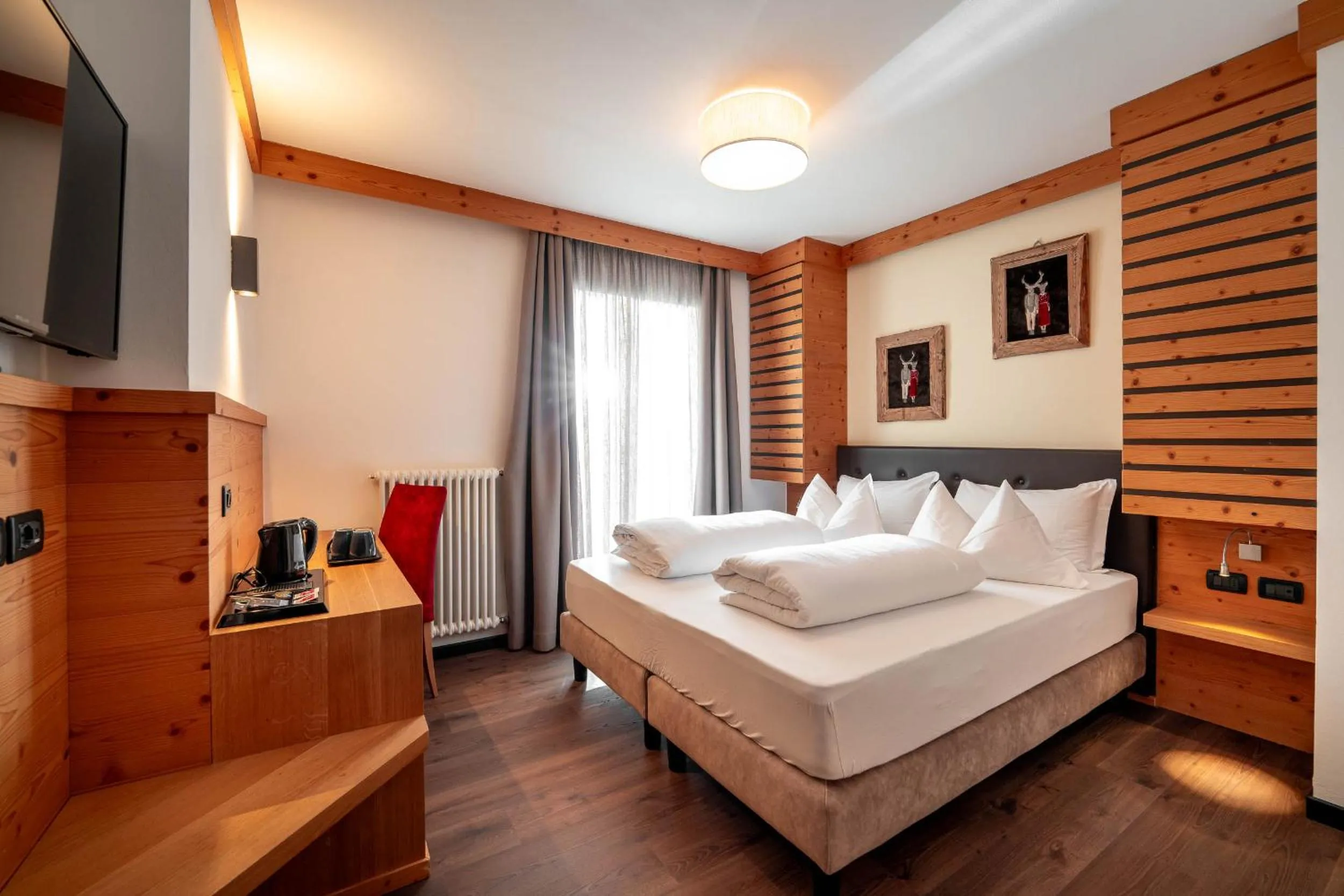 Bedroom, Bed in Hotel Chalet Sas Morin