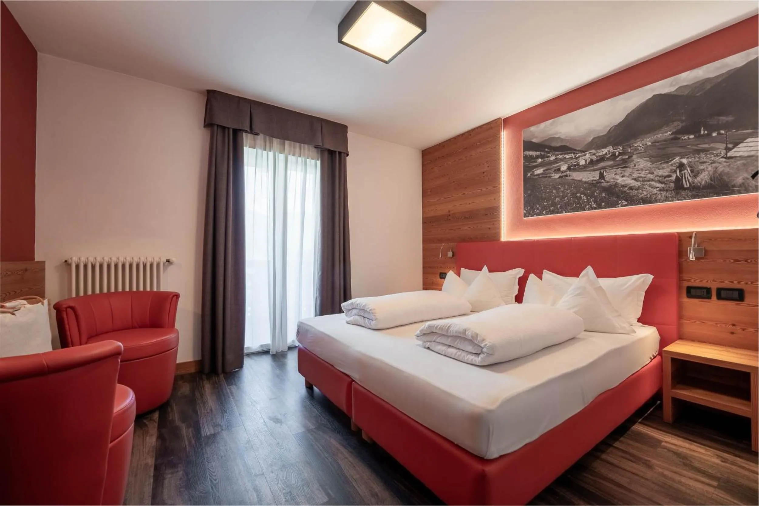 Bedroom, Bed in Hotel Chalet Sas Morin