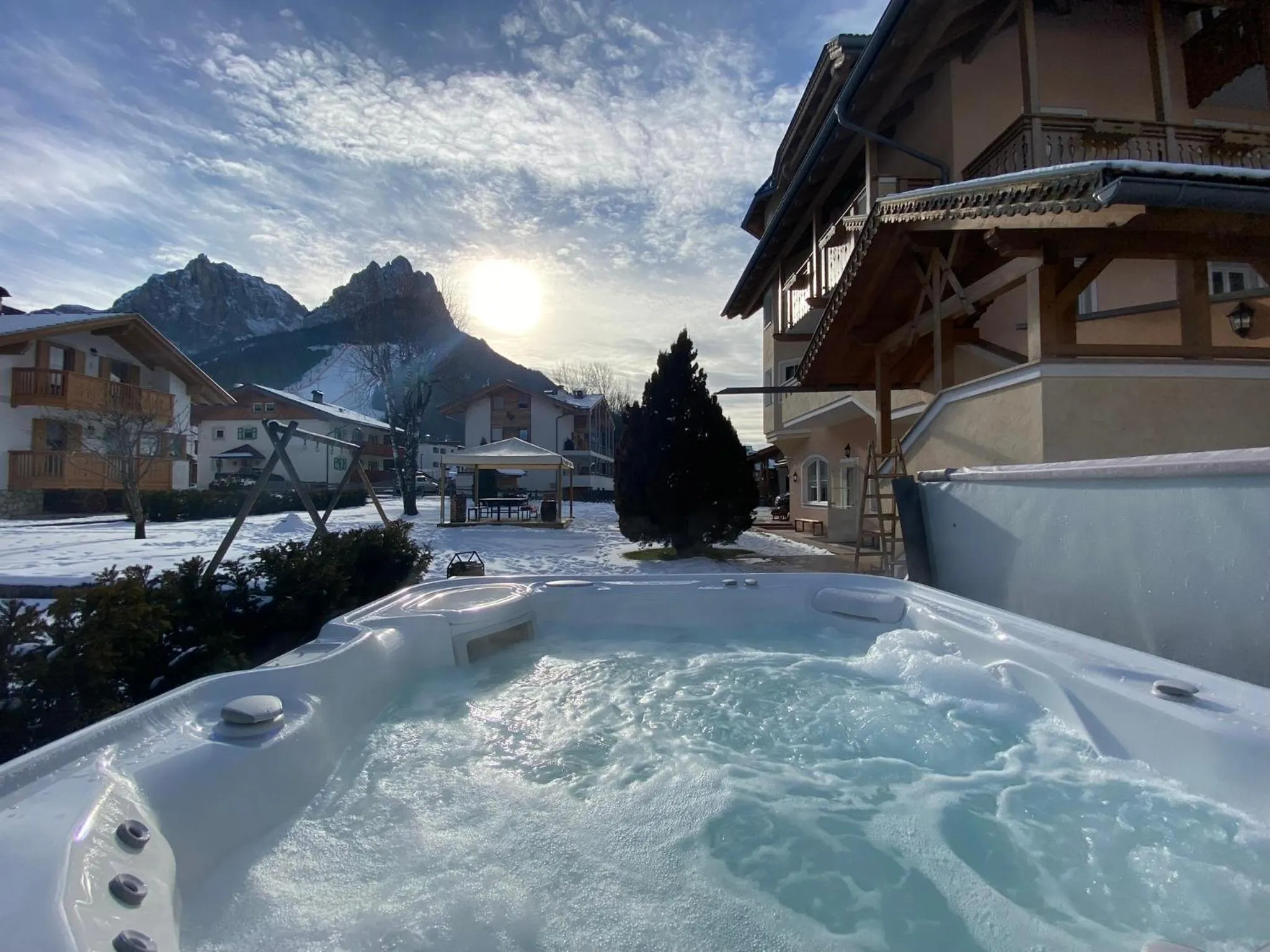 Hot Tub in Hotel Chalet Sas Morin