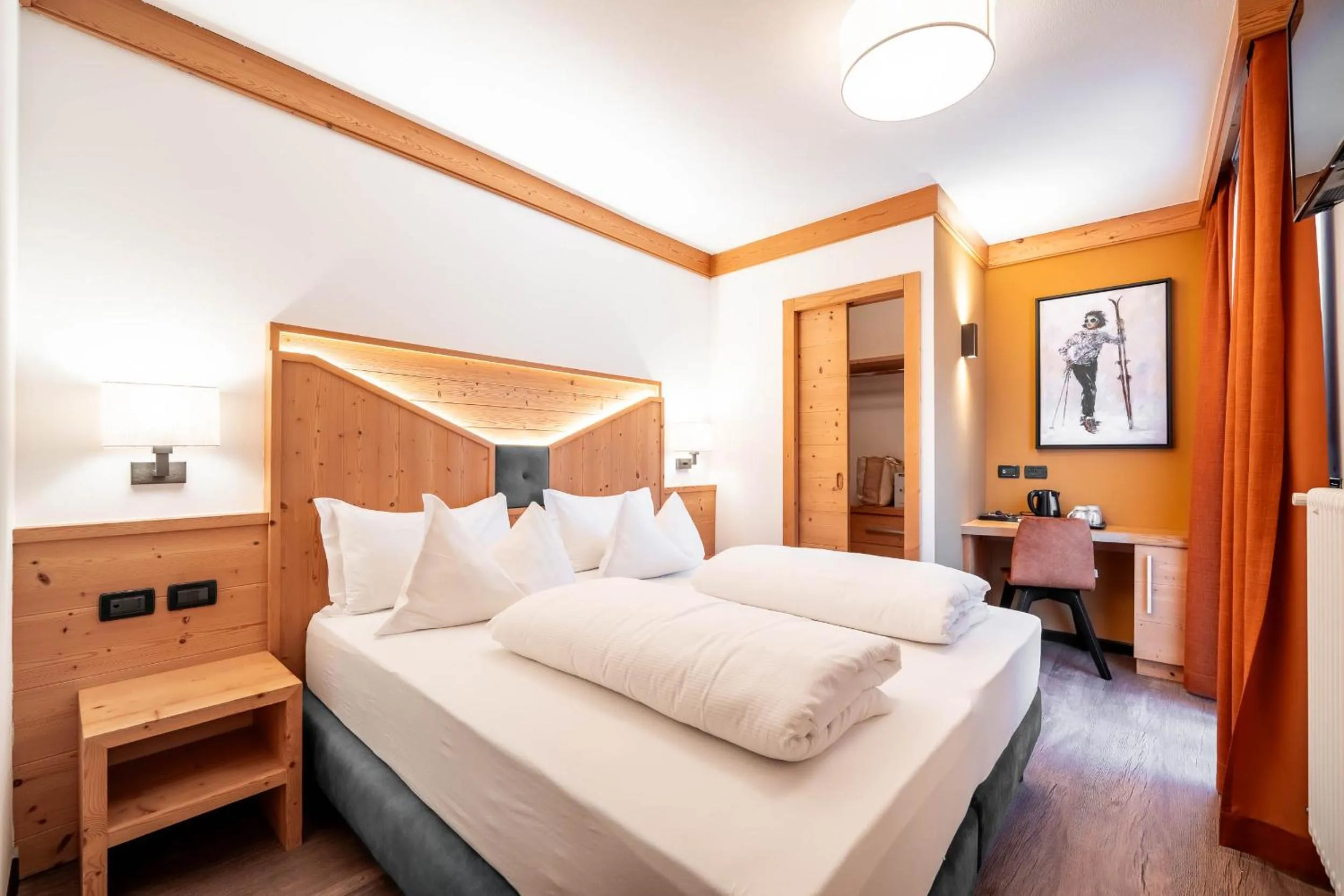 Bedroom, Bed in Hotel Chalet Sas Morin