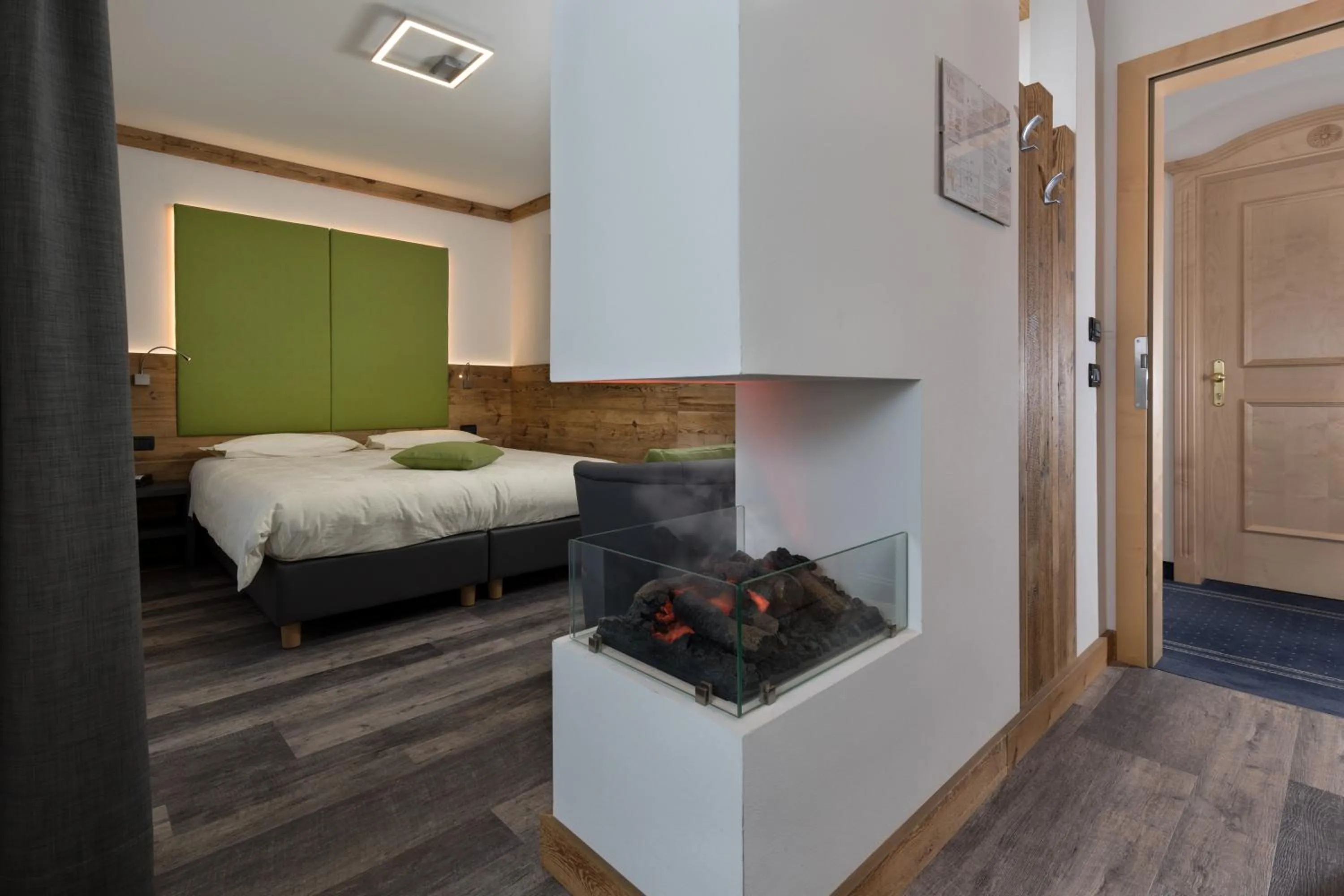 Photo of the whole room, Bed in Hotel Chalet Sas Morin