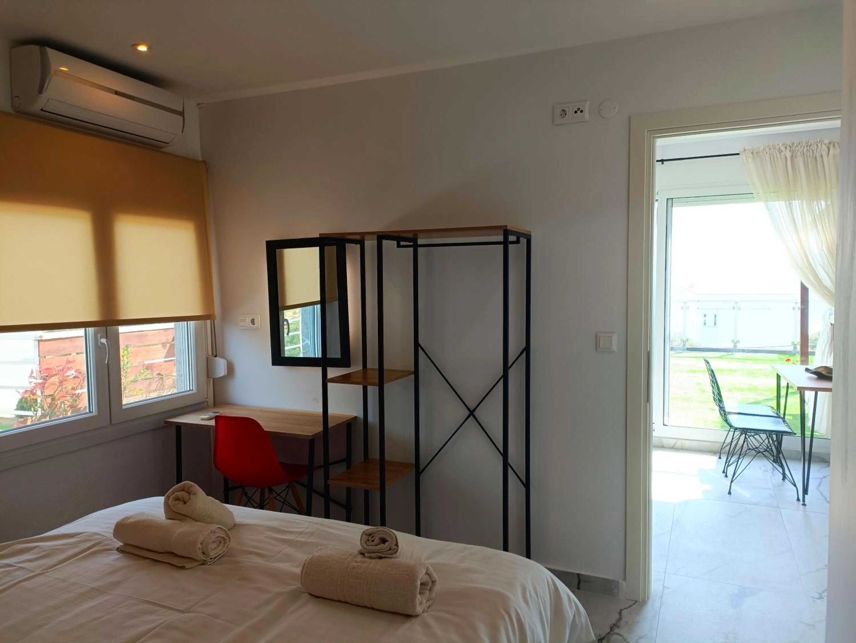 Salonikiou Beach Apartments & Villas