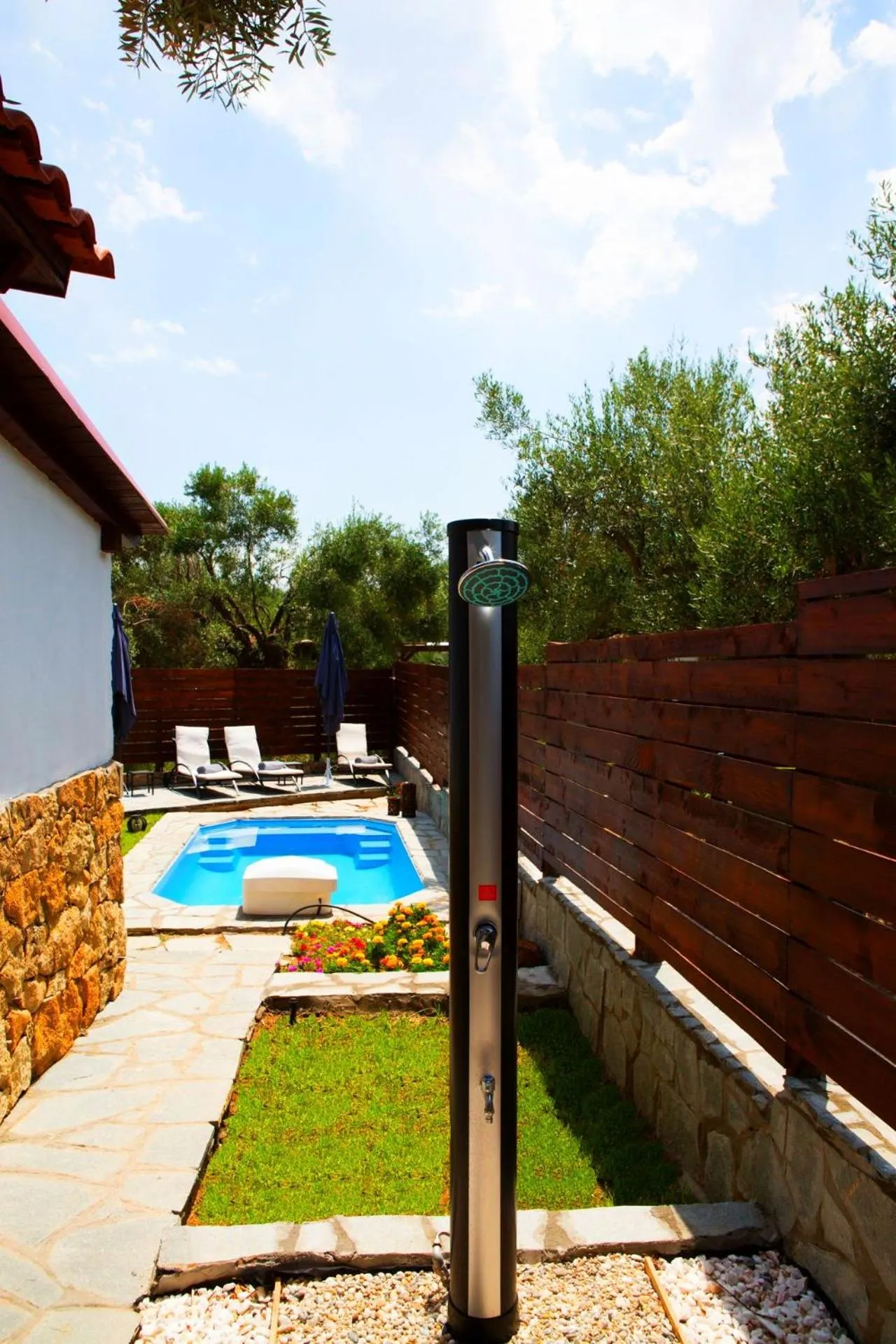 Swimming pool in Salonikiou Beach Apartments & Villas