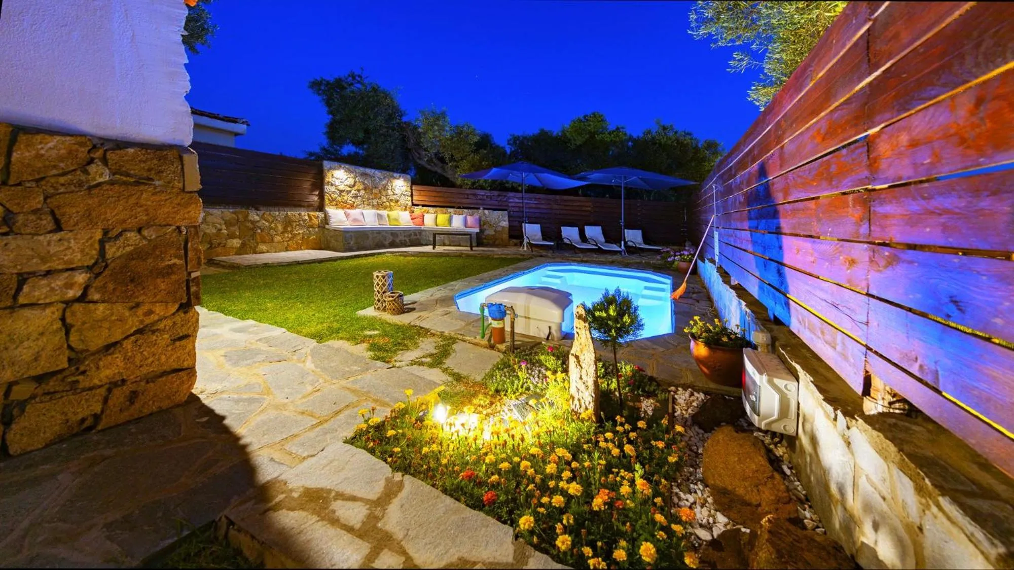 Night in Salonikiou Beach Apartments & Villas