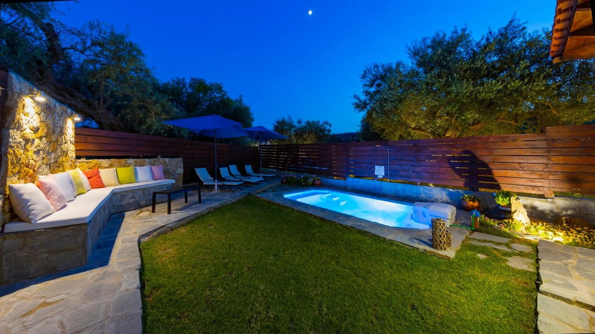 Night in Salonikiou Beach Apartments & Villas