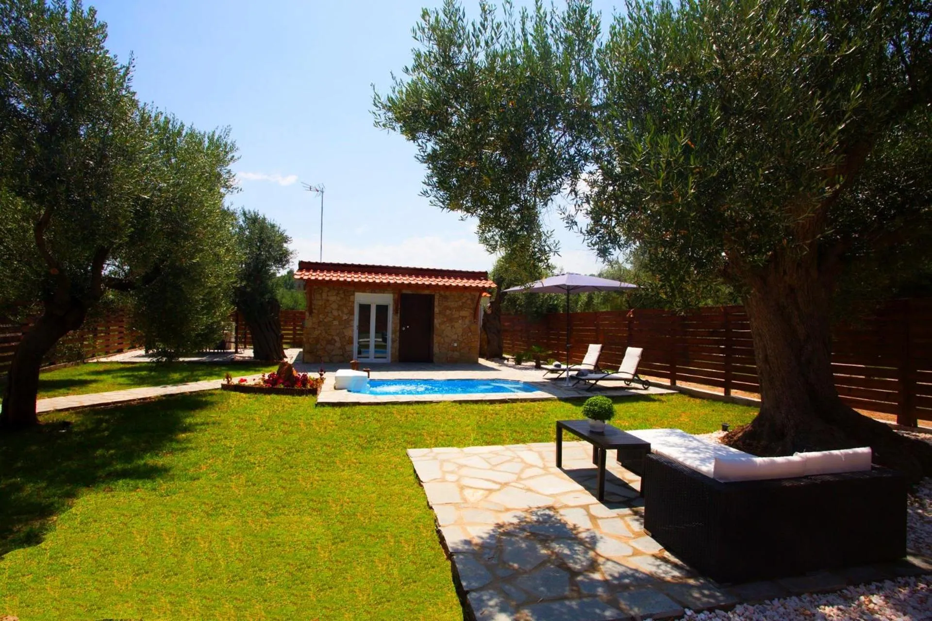 Day in Salonikiou Beach Apartments & Villas