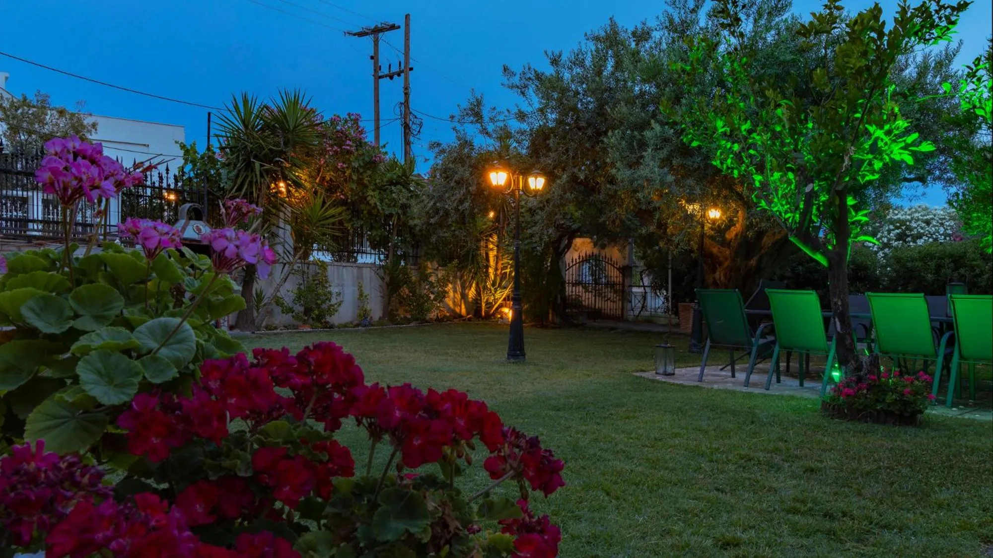 Garden in Salonikiou Beach Apartments & Villas
