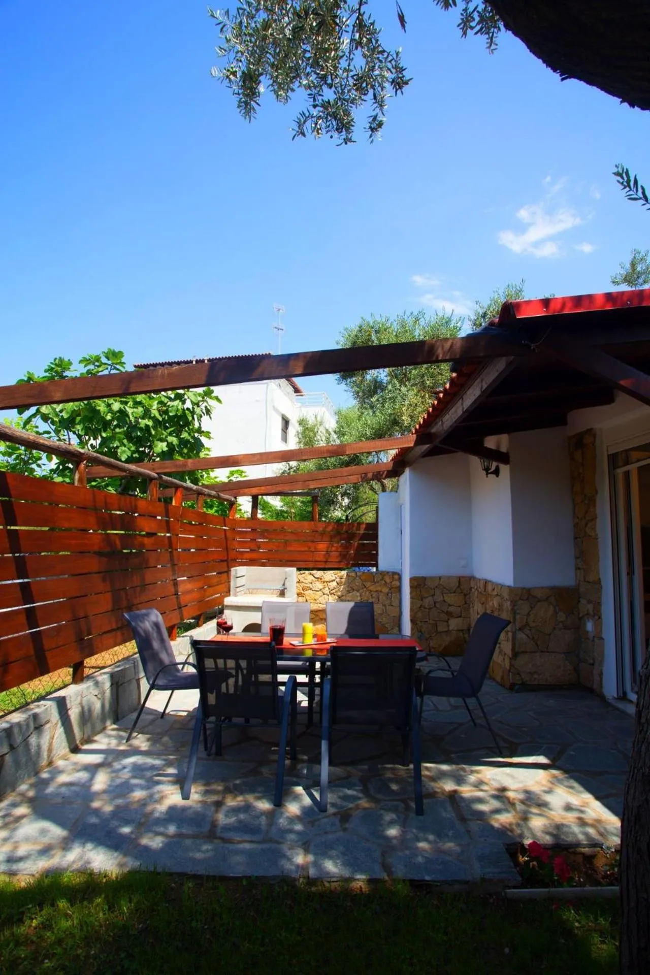 BBQ facilities in Salonikiou Beach Apartments & Villas