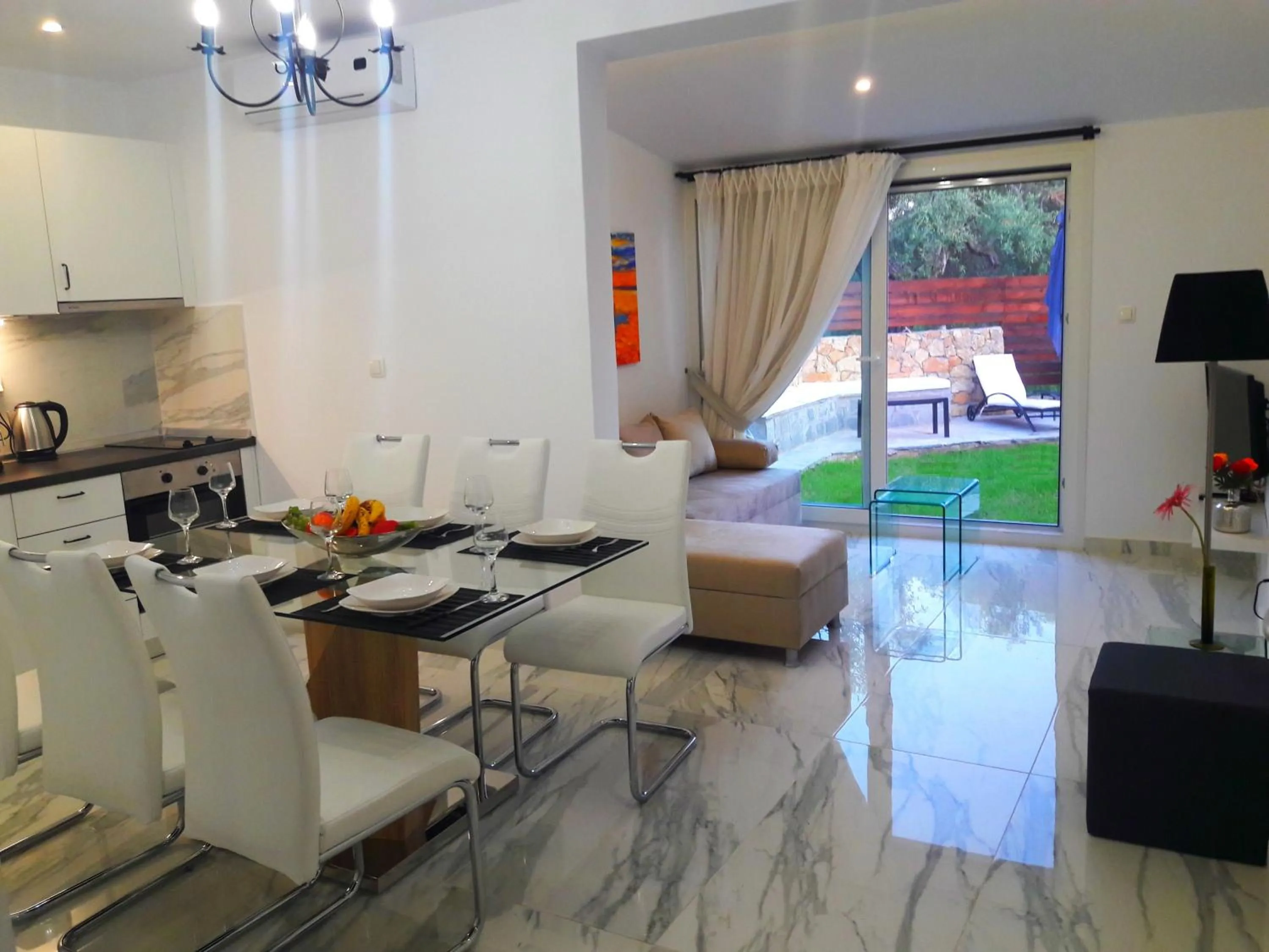 Kitchen or kitchenette in Salonikiou Beach Apartments & Villas