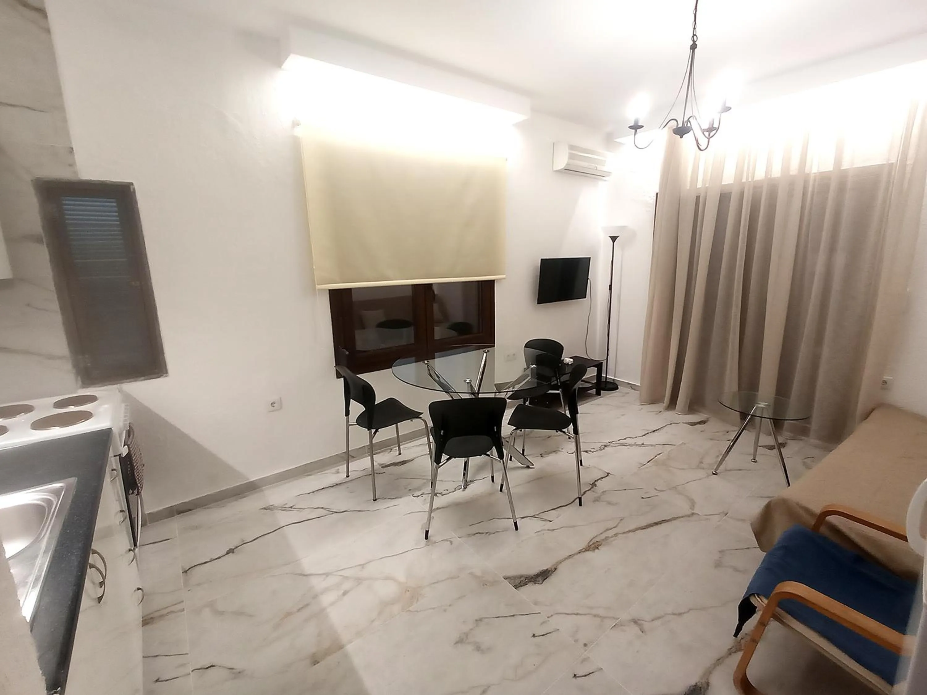 TV and multimedia in Salonikiou Beach Apartments & Villas