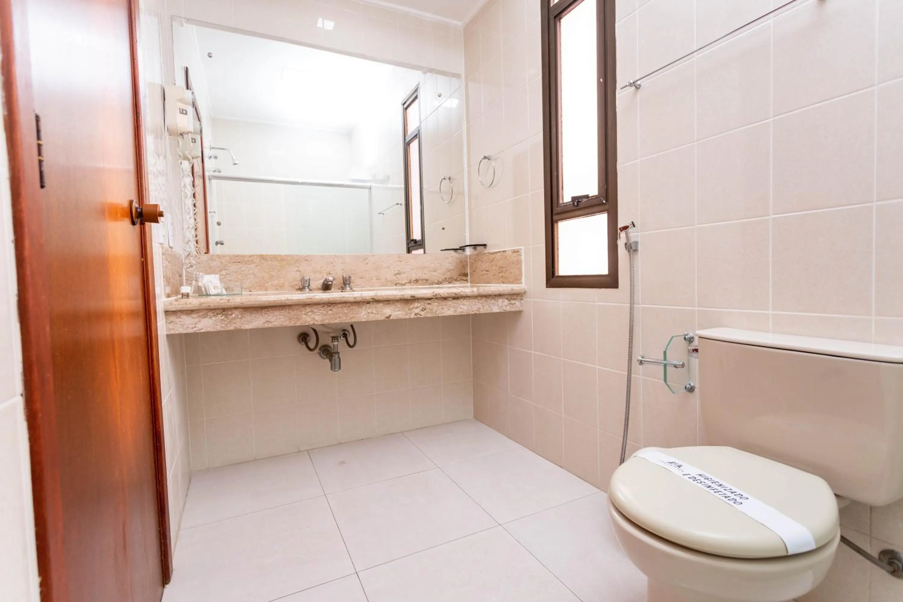 Bathroom in Hotel Carlton Plaza